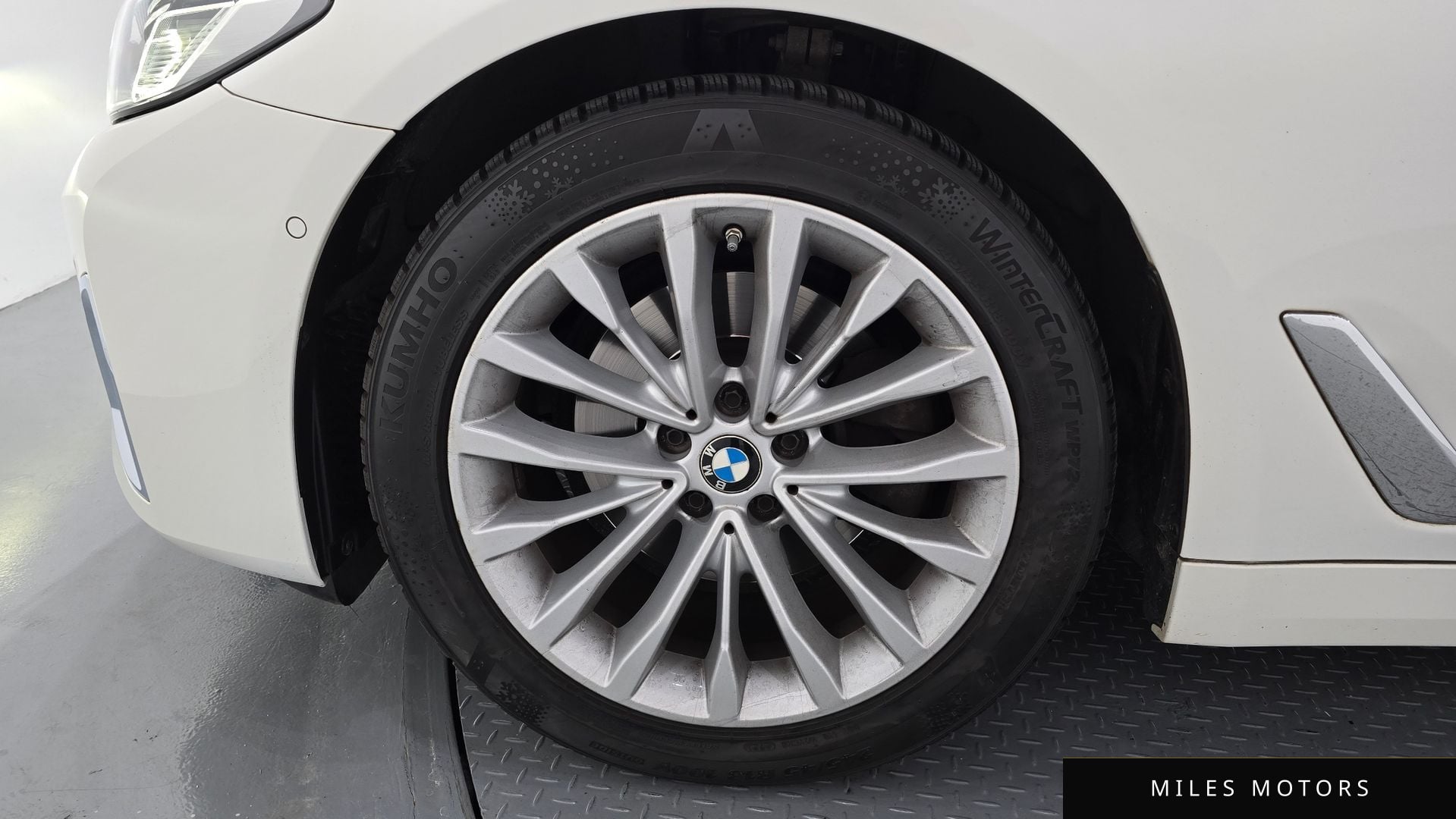 BMW 5 Series (G30) 2022 — миниатюра 5