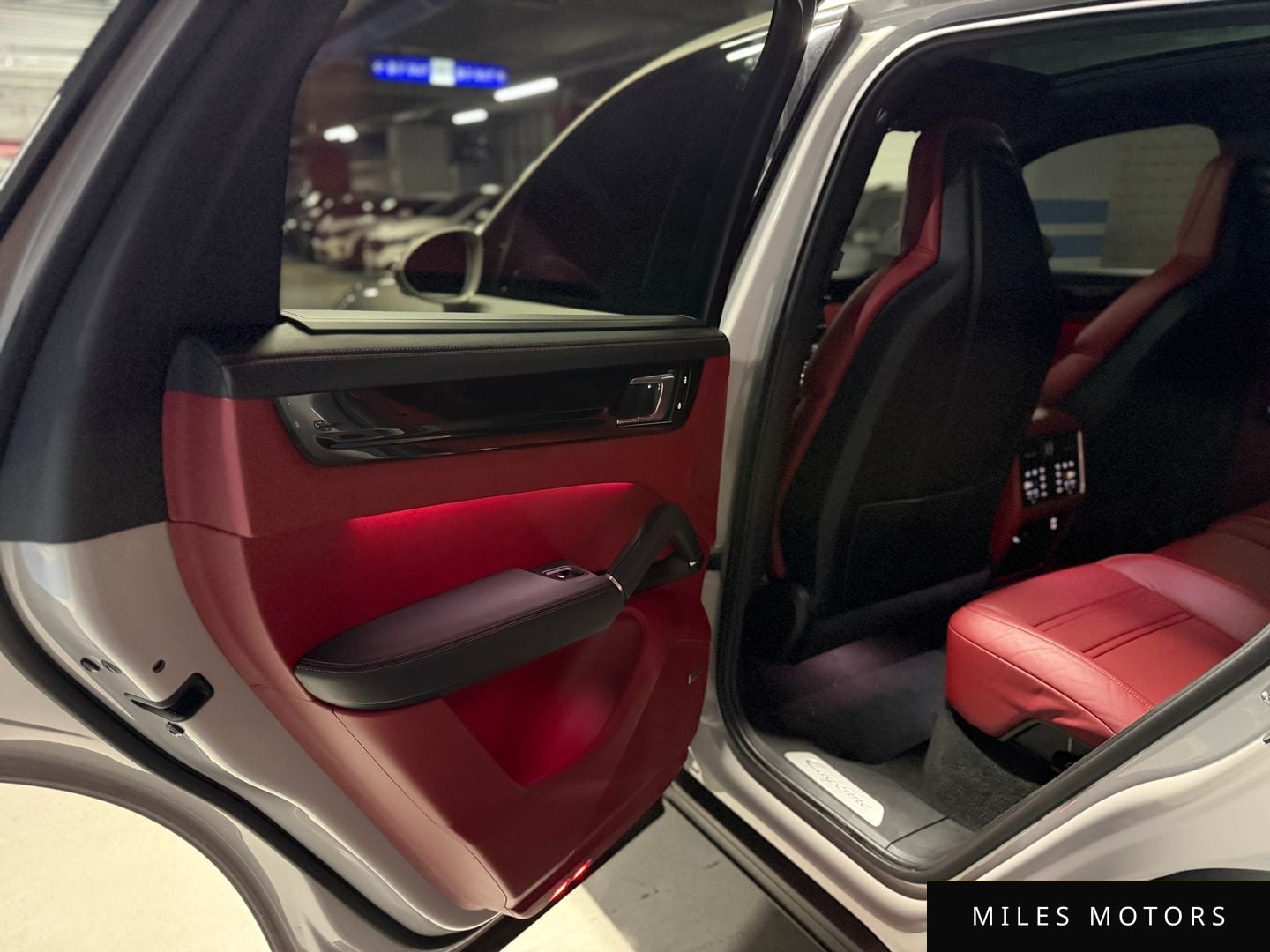 Porsche Cayenne 2023 — миниатюра 11