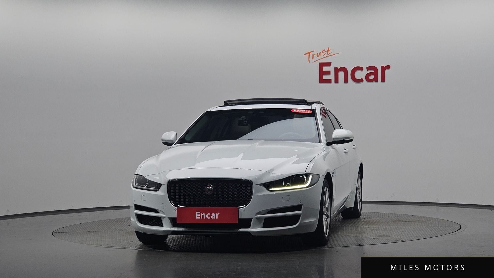 Jaguar XE 2016 — миниатюра 2
