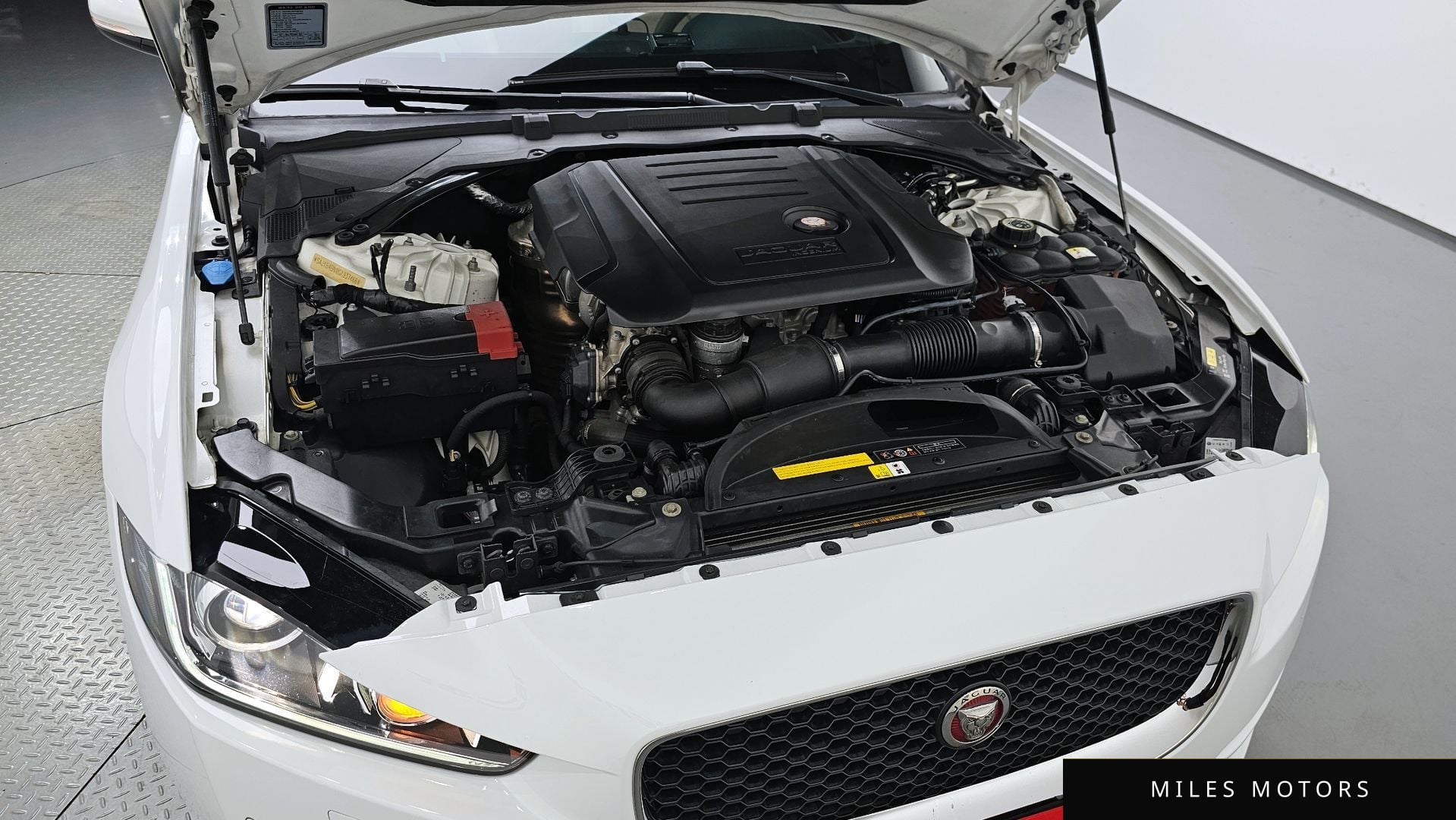 Jaguar XE 2016 — миниатюра 5