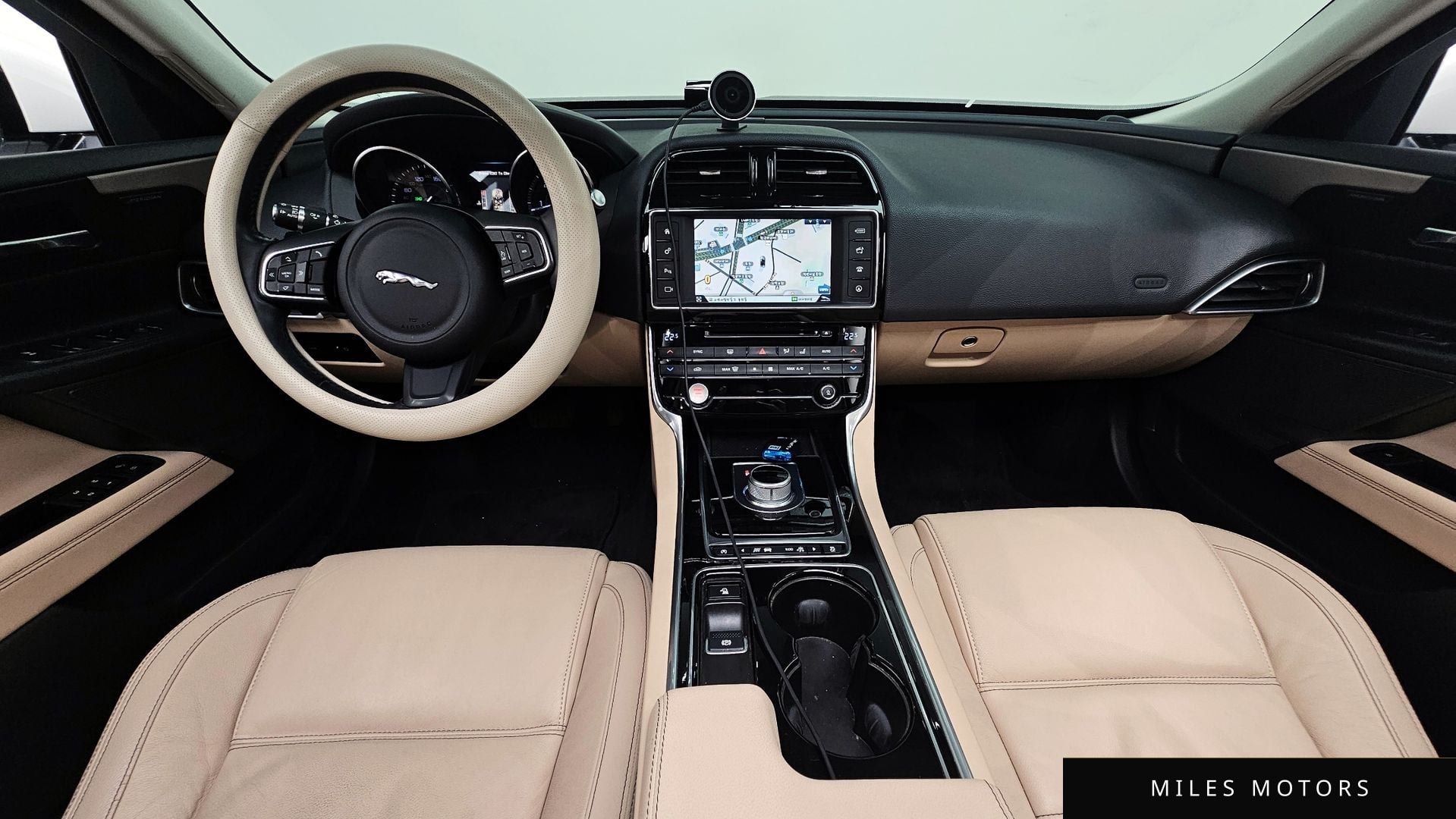 Jaguar XE 2016 — миниатюра 9