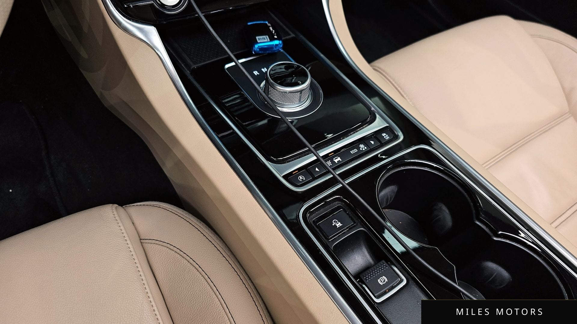 Jaguar XE 2016 — миниатюра 11