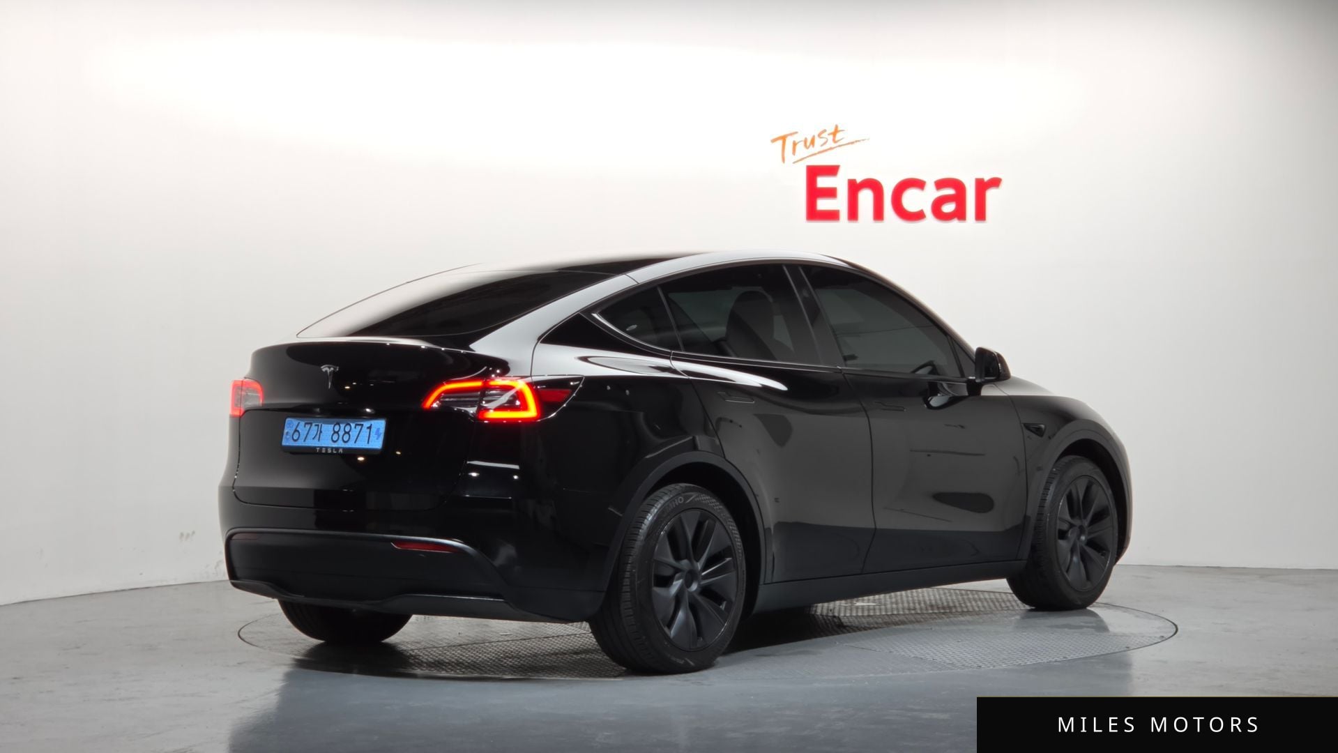 Tesla Model Y 2024 — миниатюра 2
