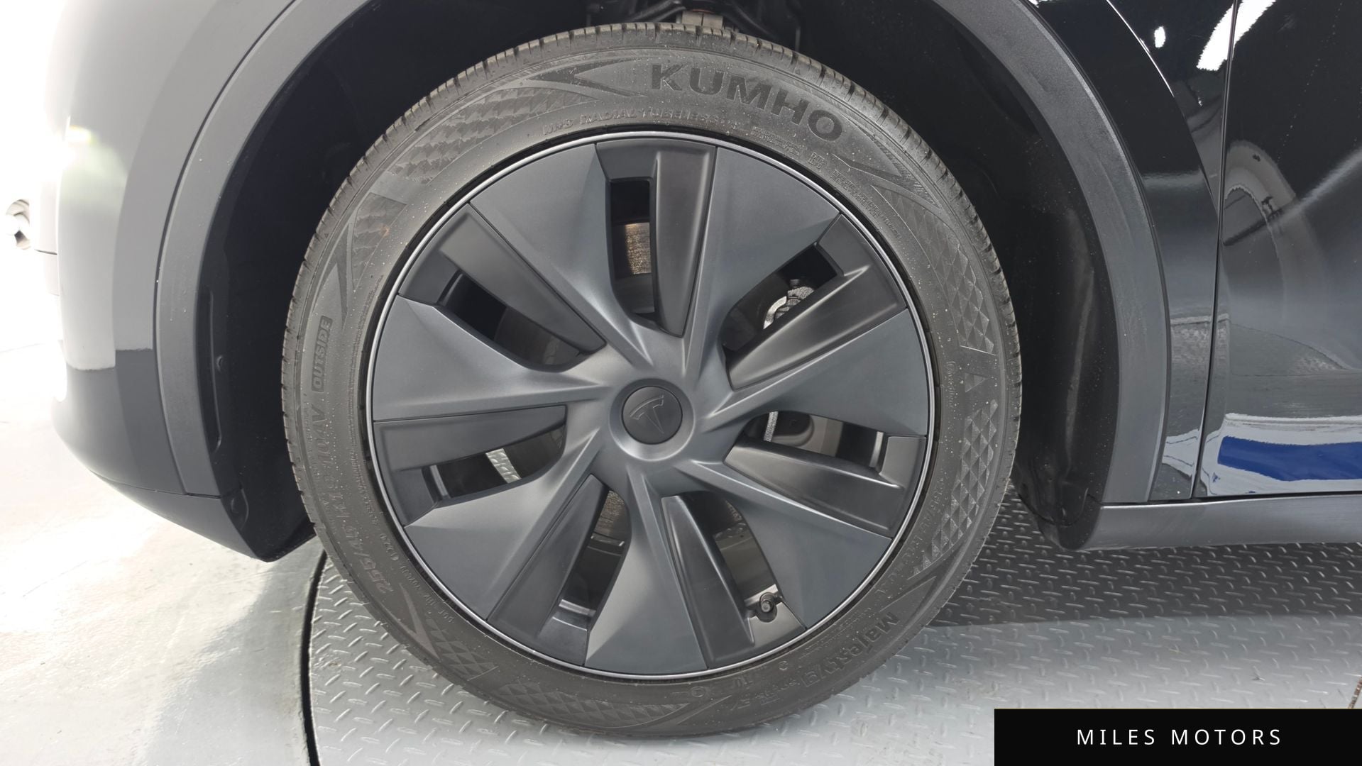 Tesla Model Y 2024 — миниатюра 5