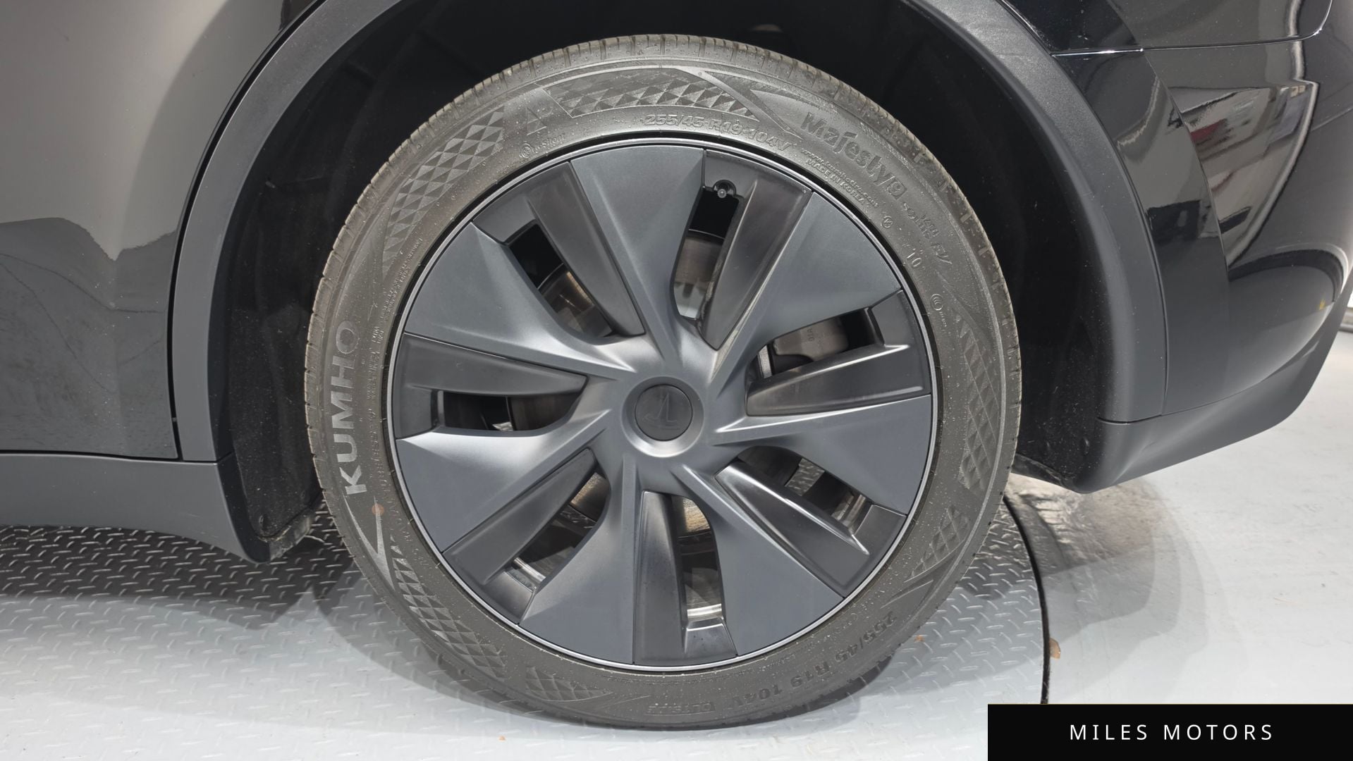 Tesla Model Y 2024 — миниатюра 7