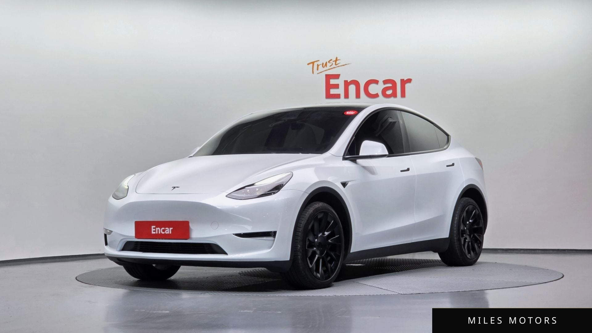 Tesla Model Y 2024 — фото 1 из 12