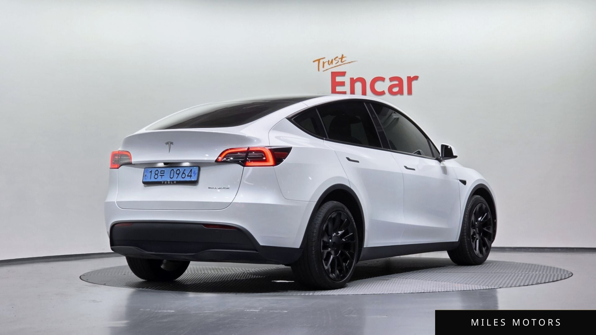 Tesla Model Y 2024 — миниатюра 2