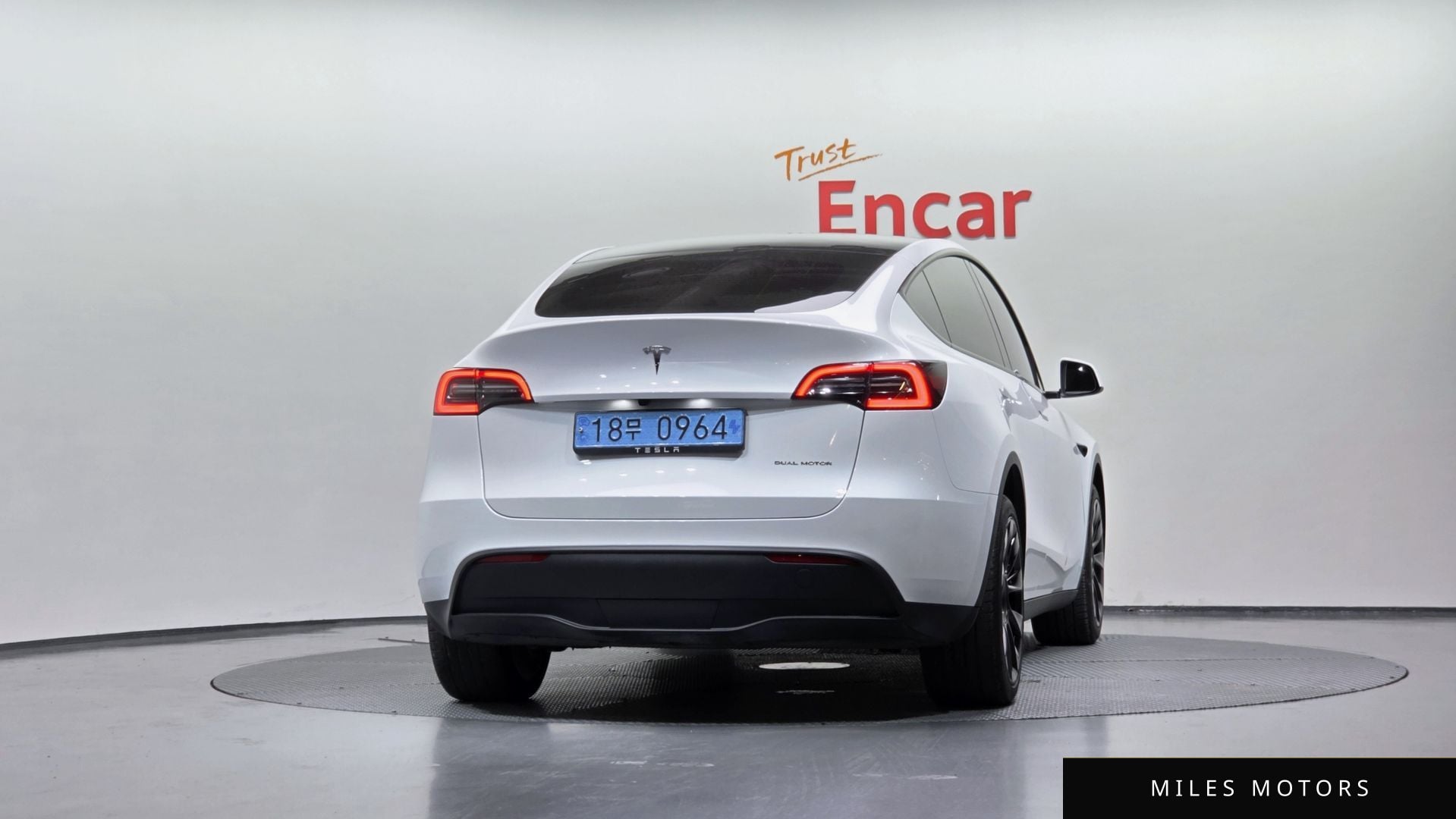 Tesla Model Y 2024 — миниатюра 4