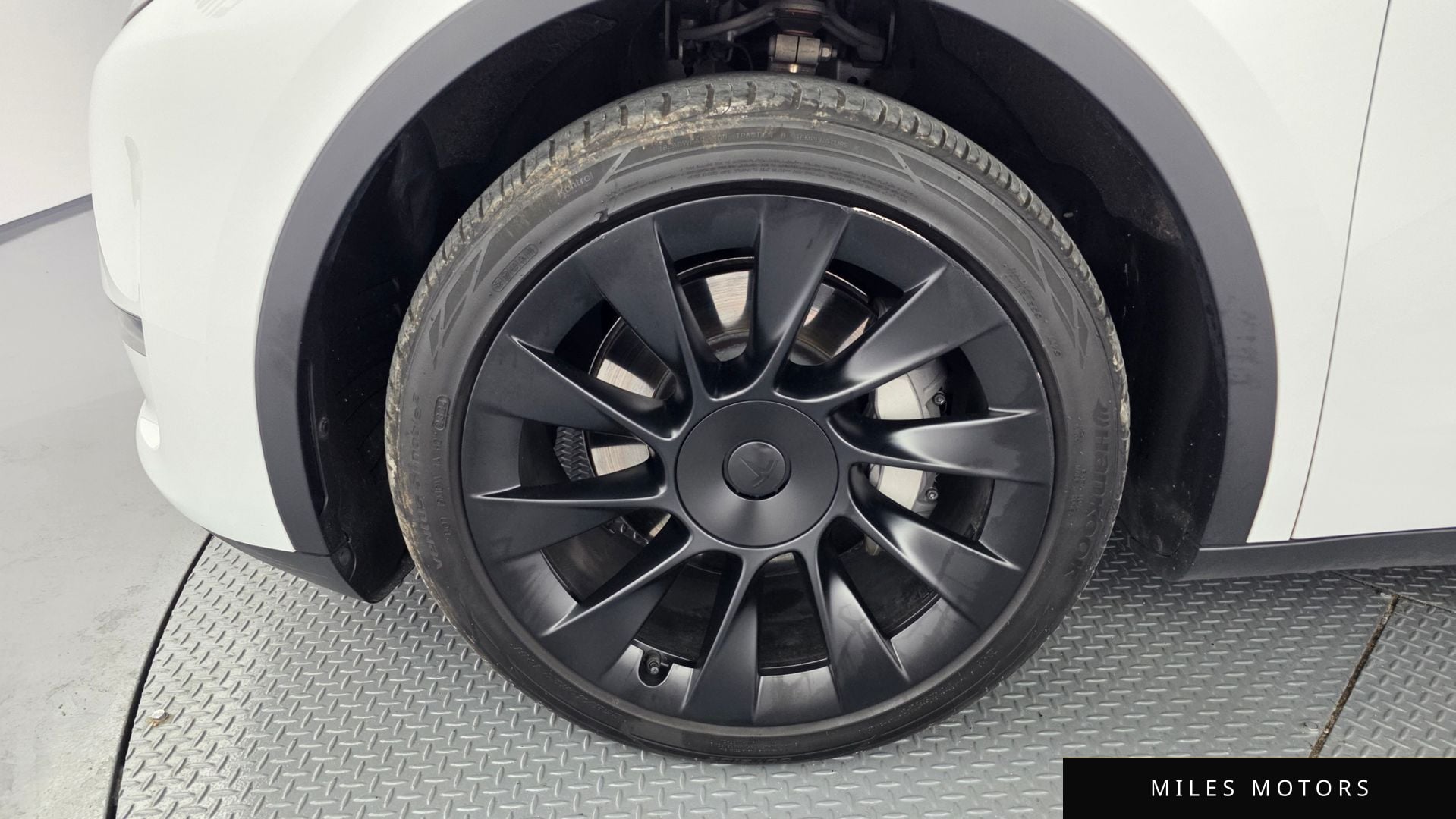 Tesla Model Y 2024 — миниатюра 5