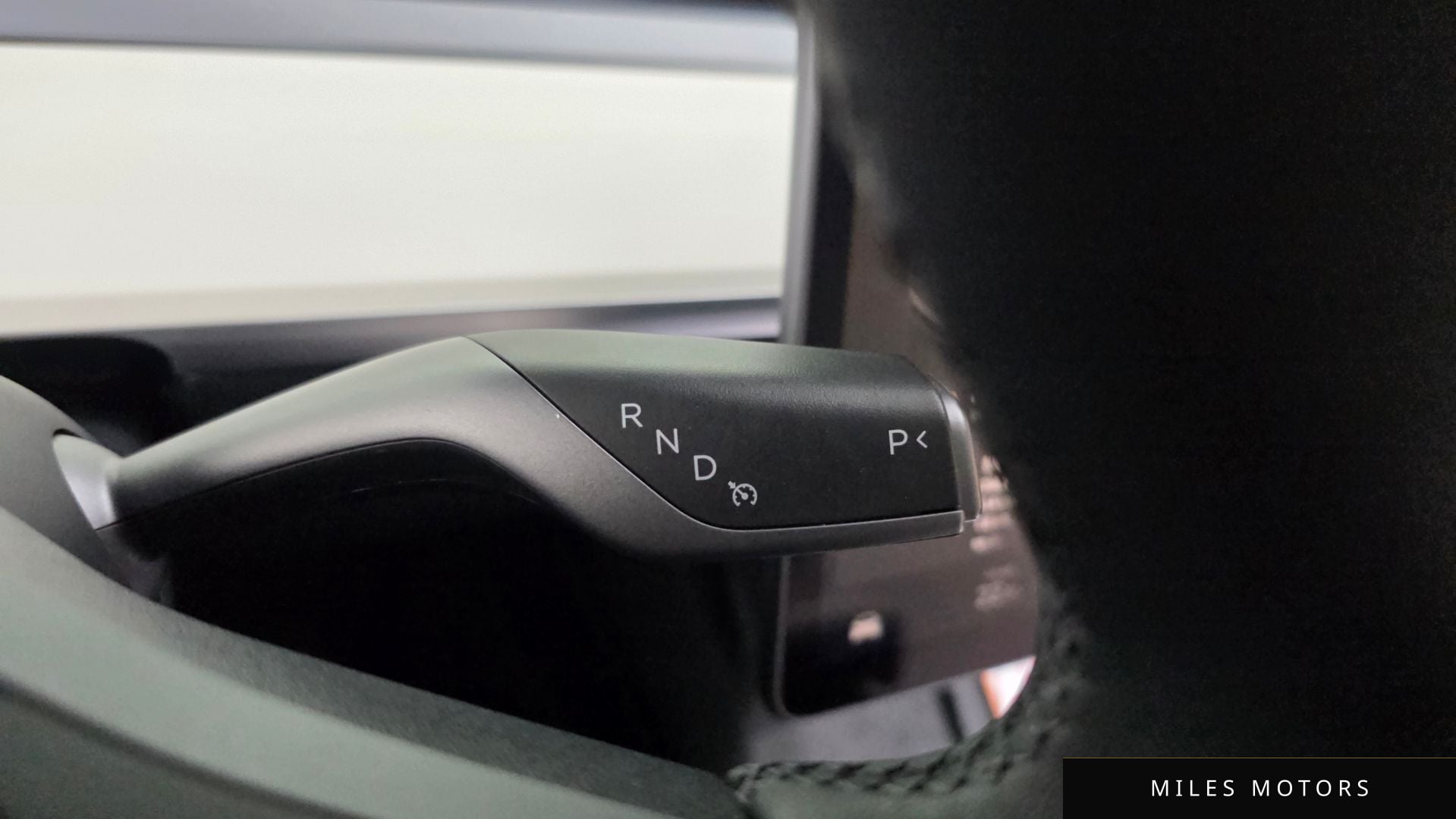 Tesla Model Y 2024 — миниатюра 12