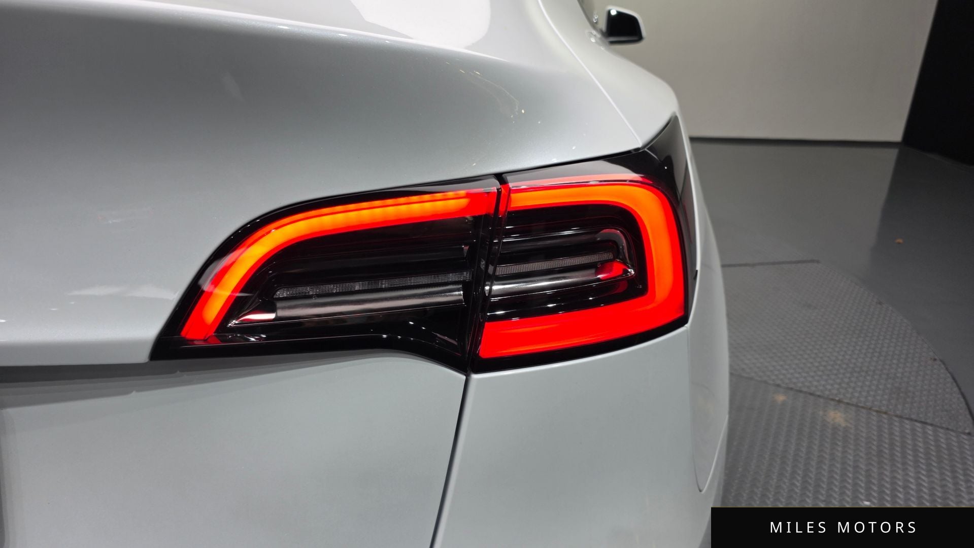 Tesla Model Y 2024 — миниатюра 9