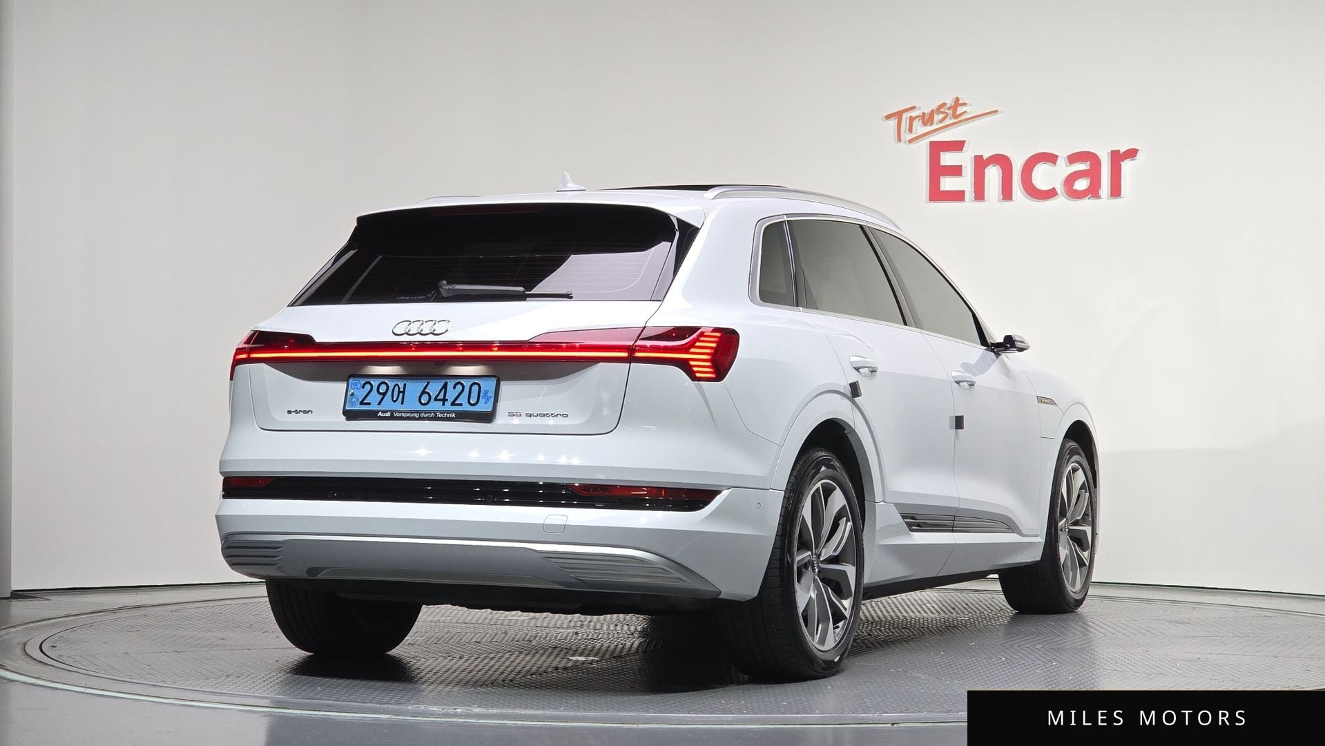 Audi e-tron 2020 — миниатюра 2