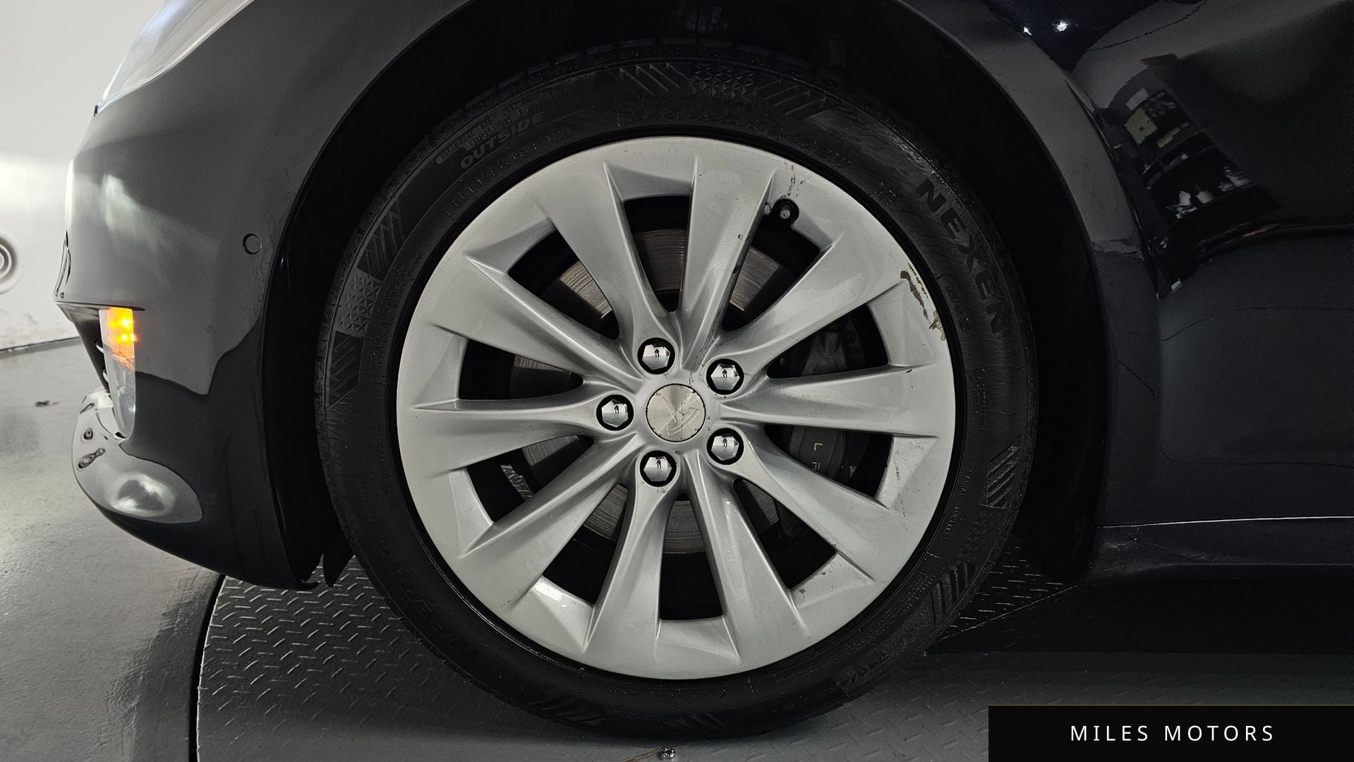 Tesla Model S 2018 — миниатюра 5