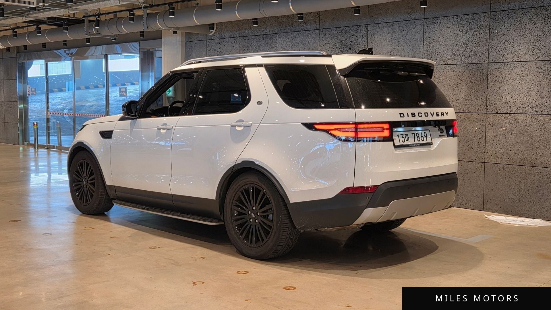 Land Rover Discovery 2018 — миниатюра 2