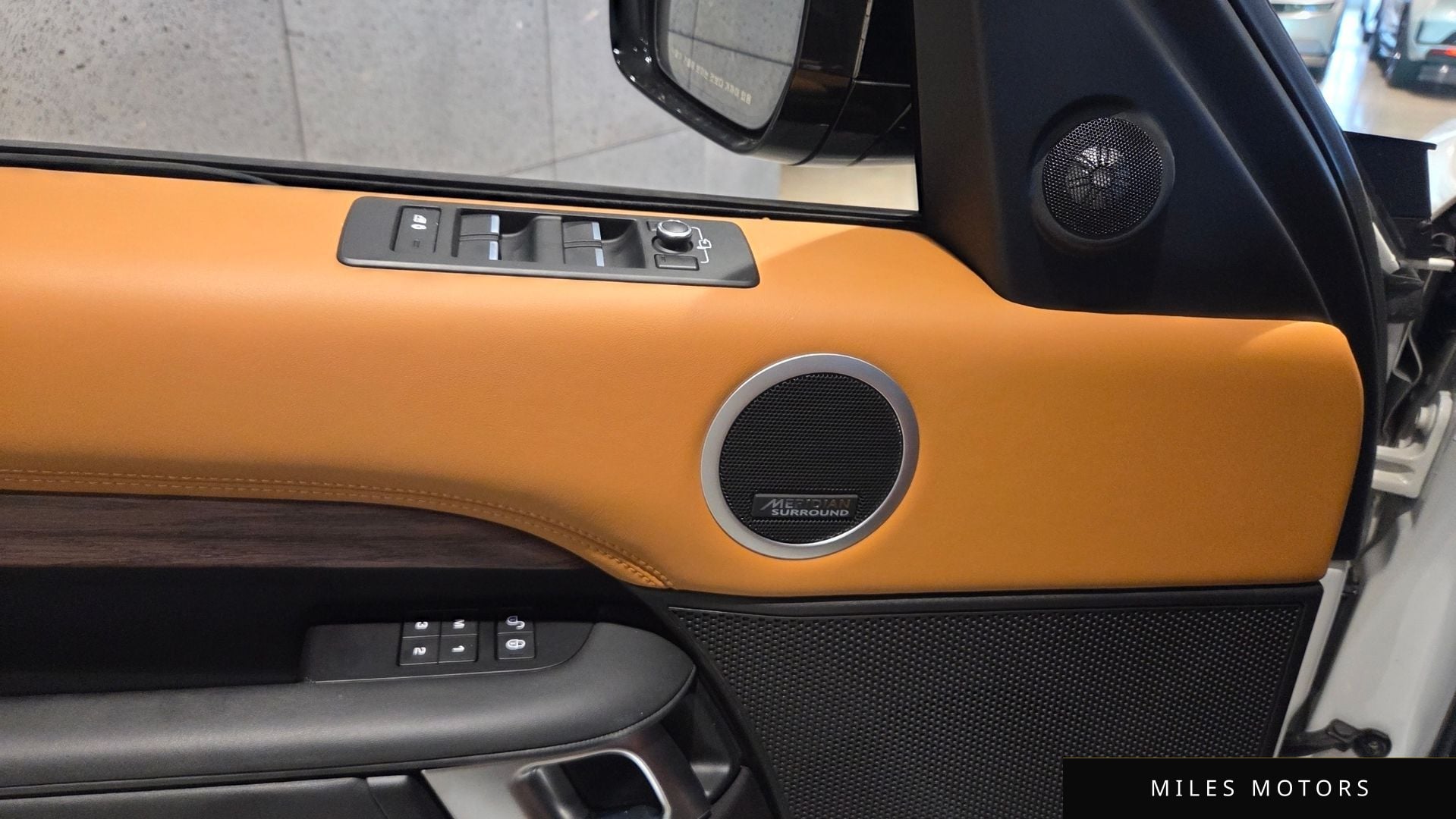 Land Rover Discovery 2018 — миниатюра 8