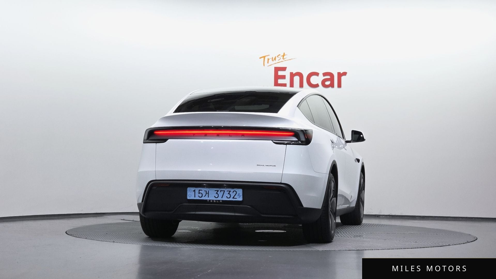 Tesla Model Y 2025 — миниатюра 4