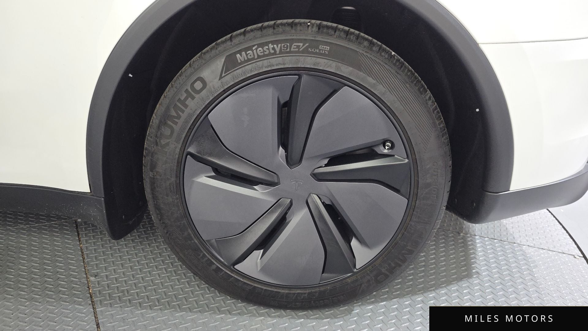 Tesla Model Y 2025 — миниатюра 7
