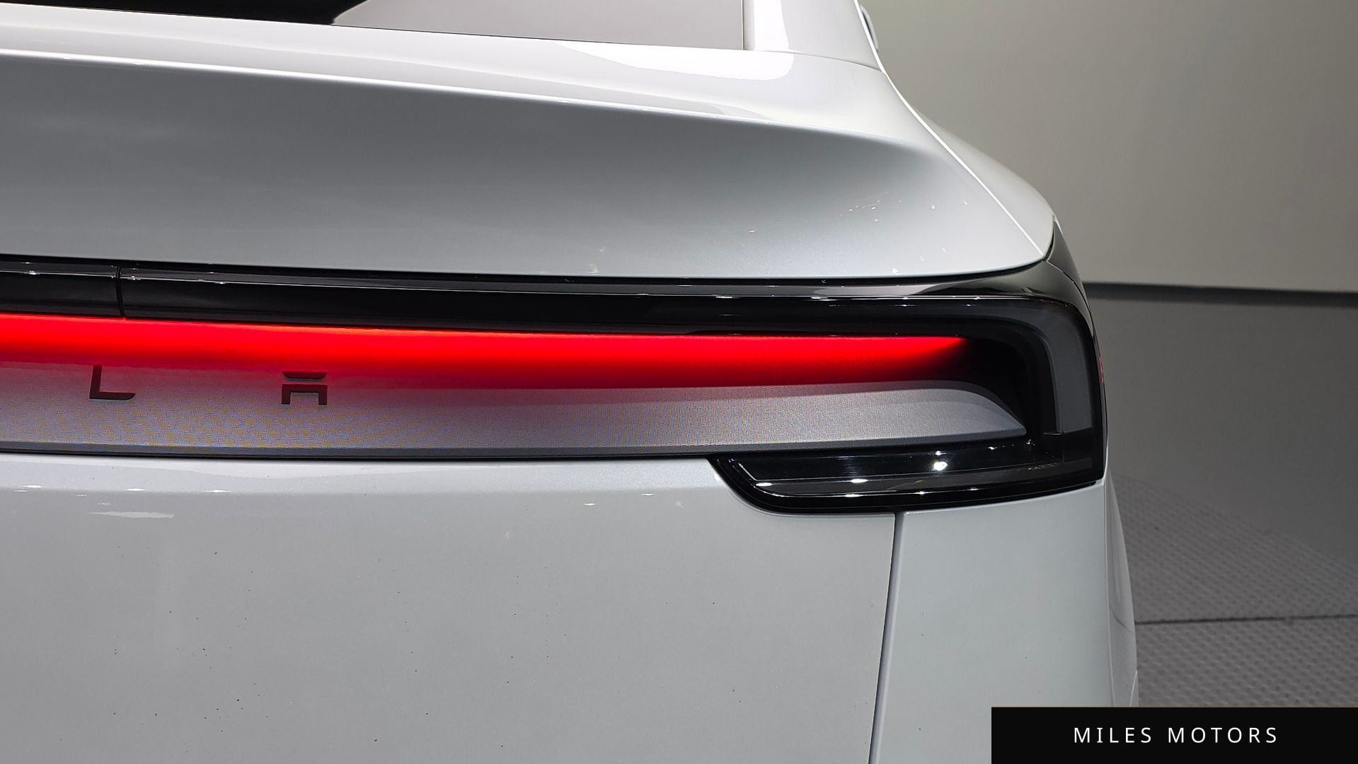 Tesla Model Y 2025 — миниатюра 9