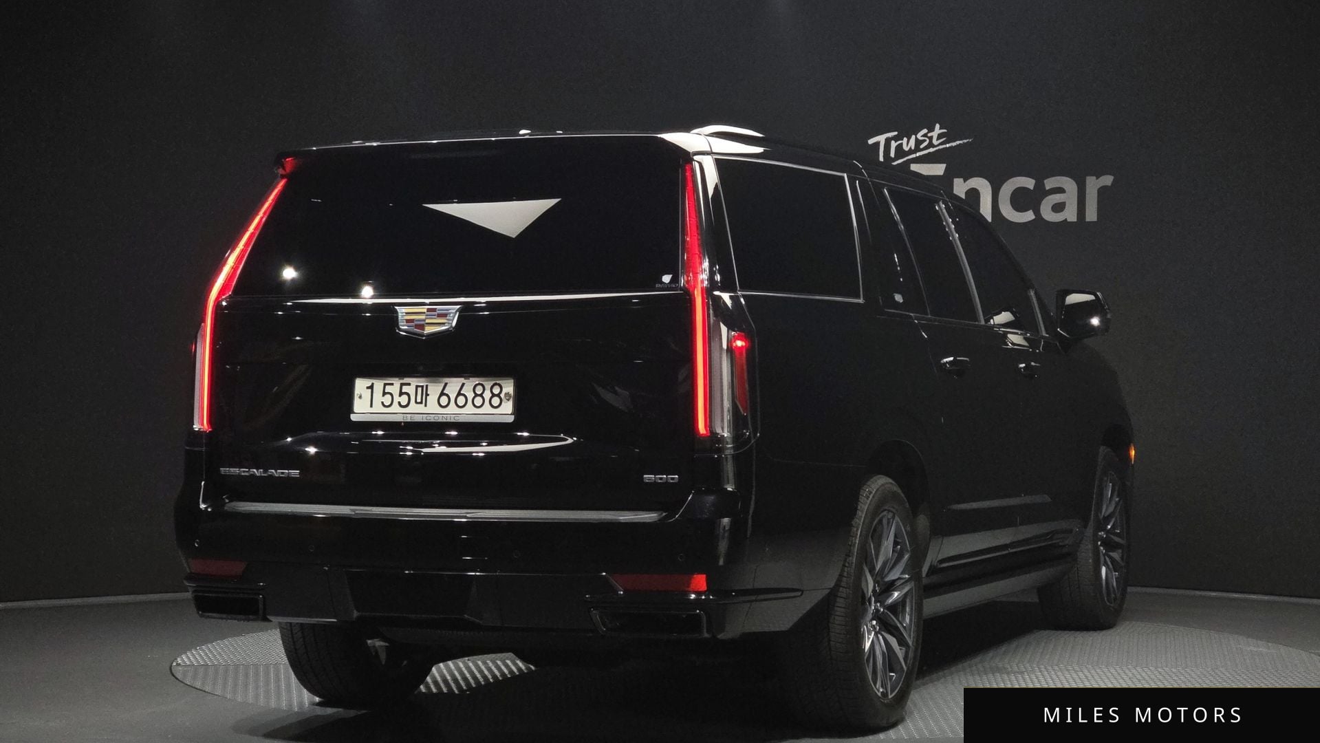 Cadillac Escalade 2023 — миниатюра 2
