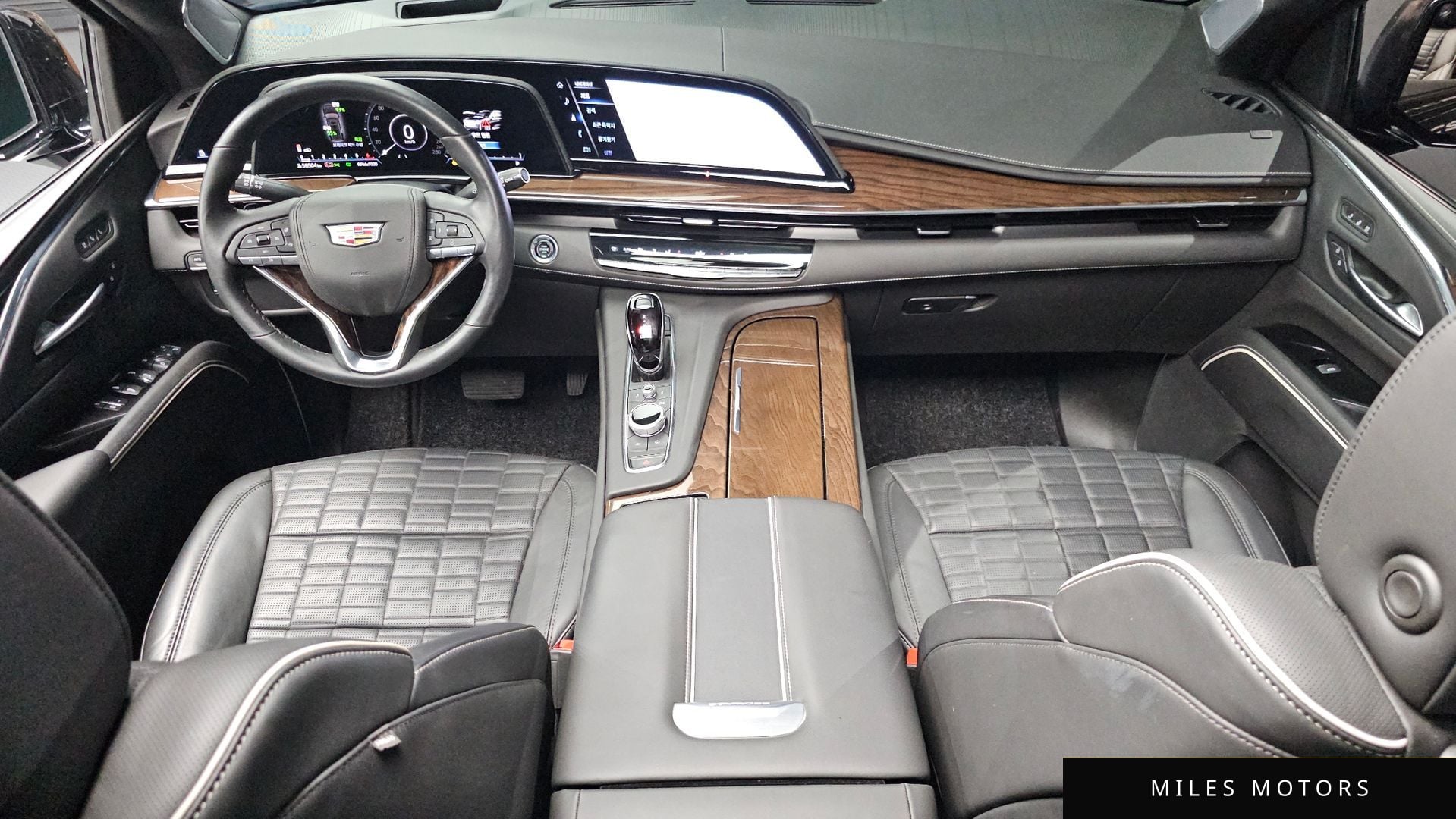 Cadillac Escalade 2023 — миниатюра 10