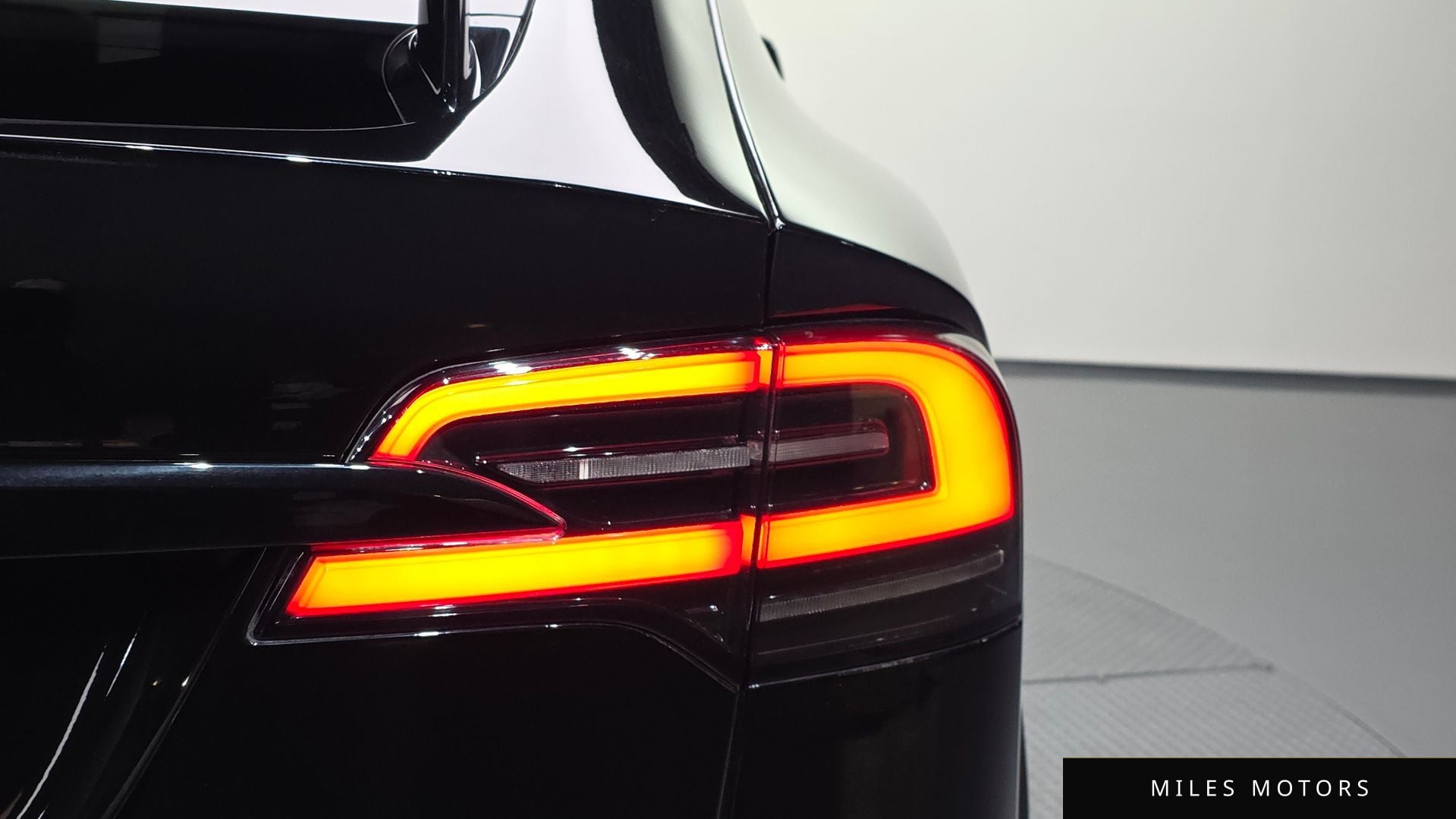 Tesla Model X 2023 — миниатюра 8
