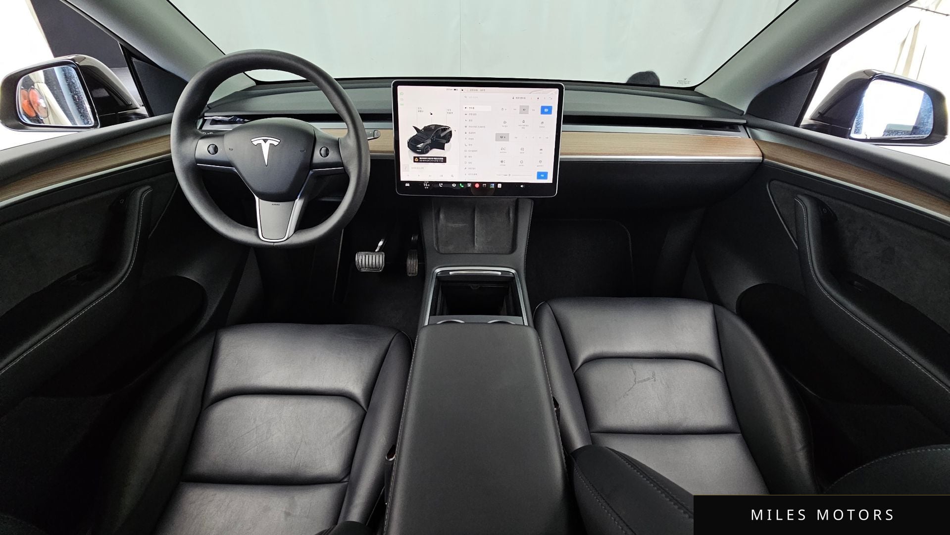 Tesla Model Y 2023 — миниатюра 10