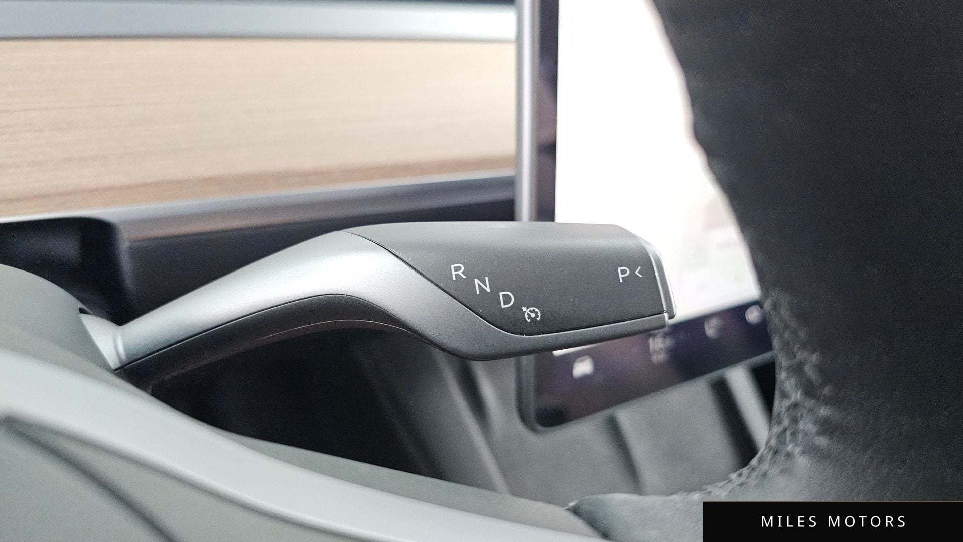 Tesla Model Y 2023 — миниатюра 12