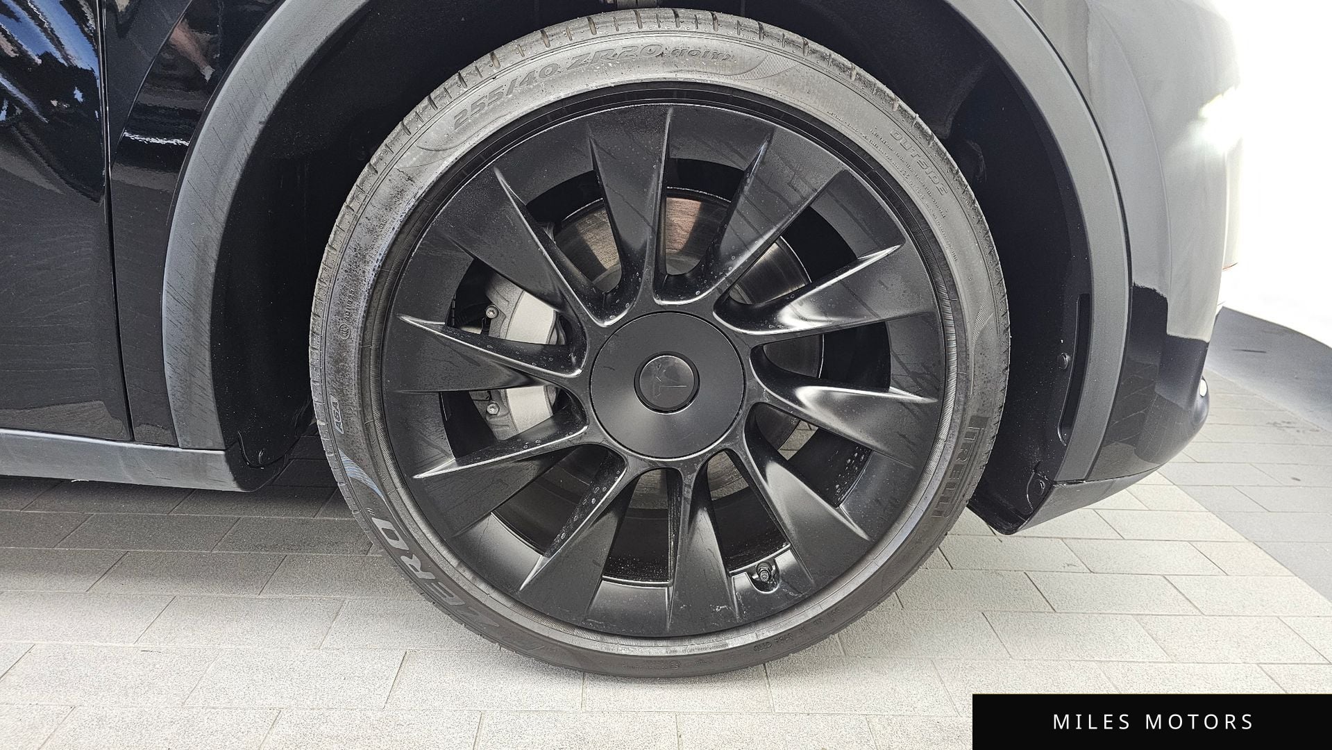 Tesla Model Y 2023 — миниатюра 7