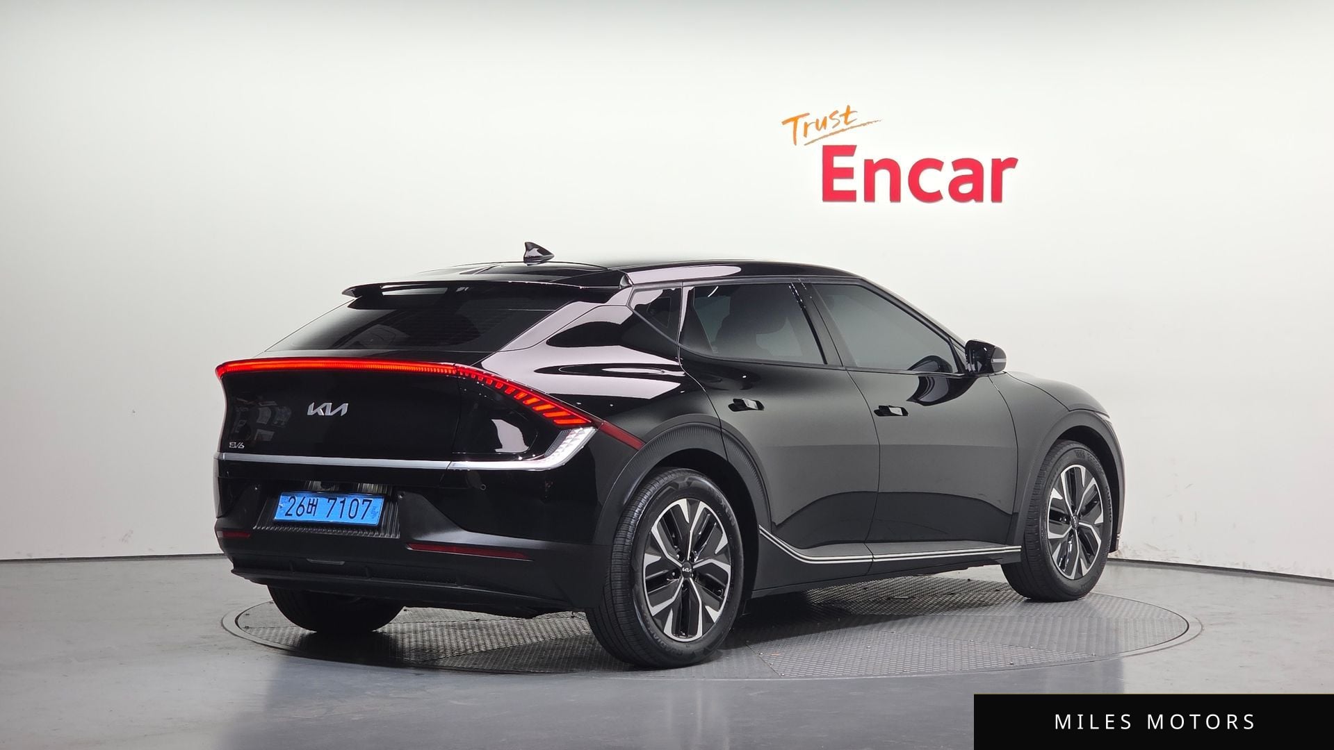 Kia EV6 2023 — миниатюра 2