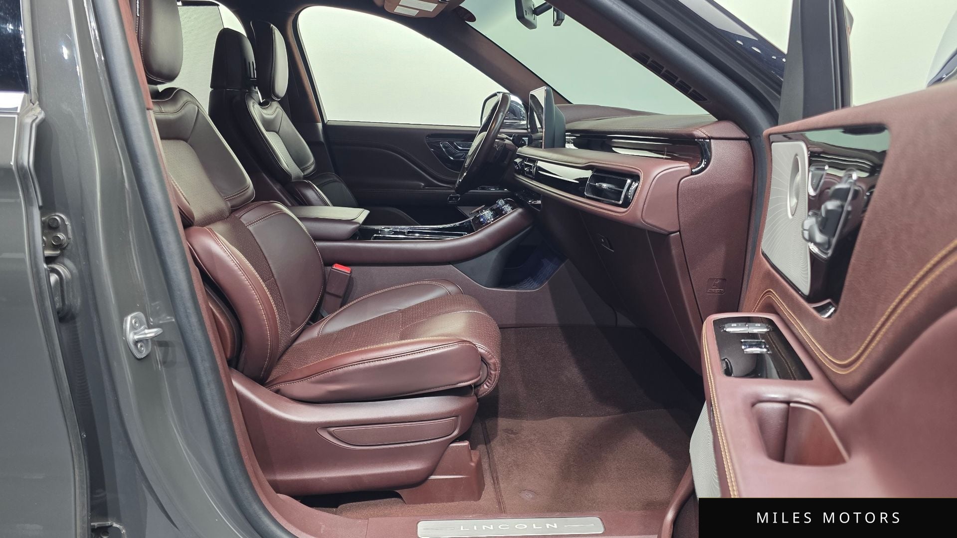 Lincoln Aviator 2022 — миниатюра 11