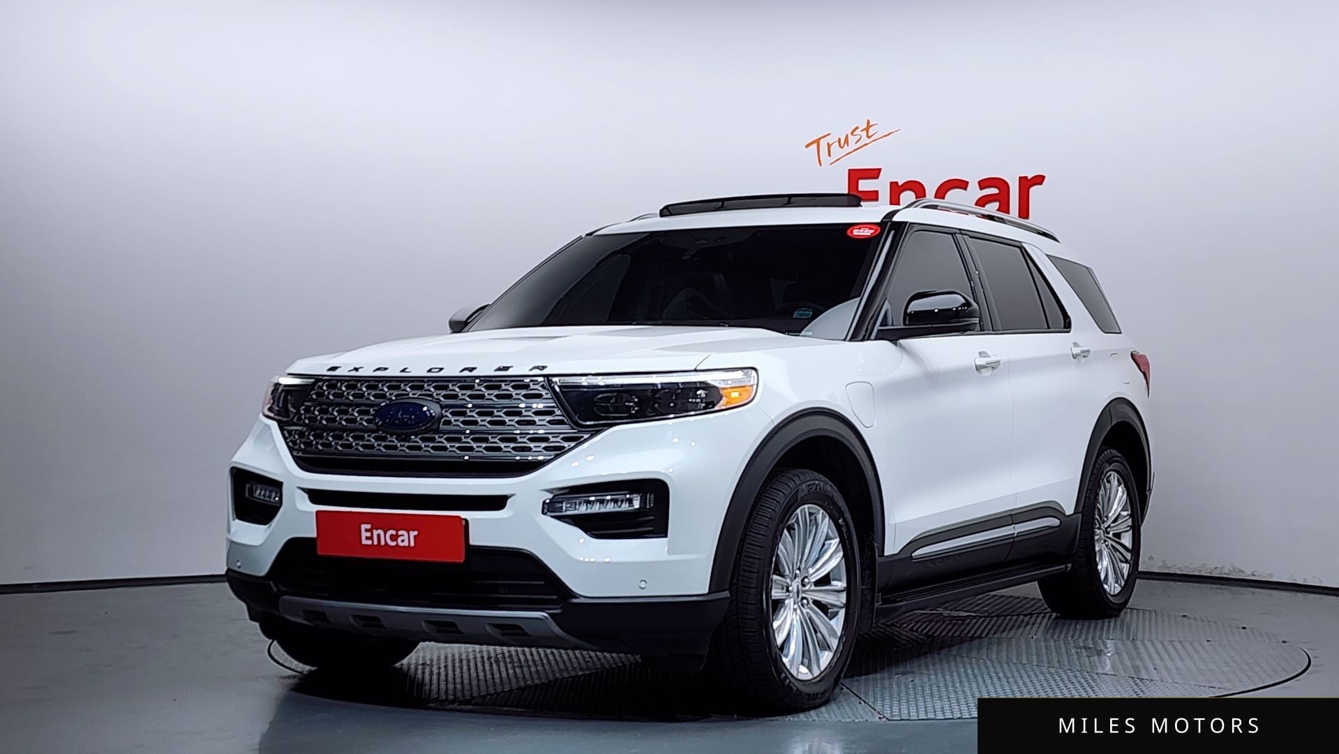 Ford Explorer 2021 — фото 1 из 12