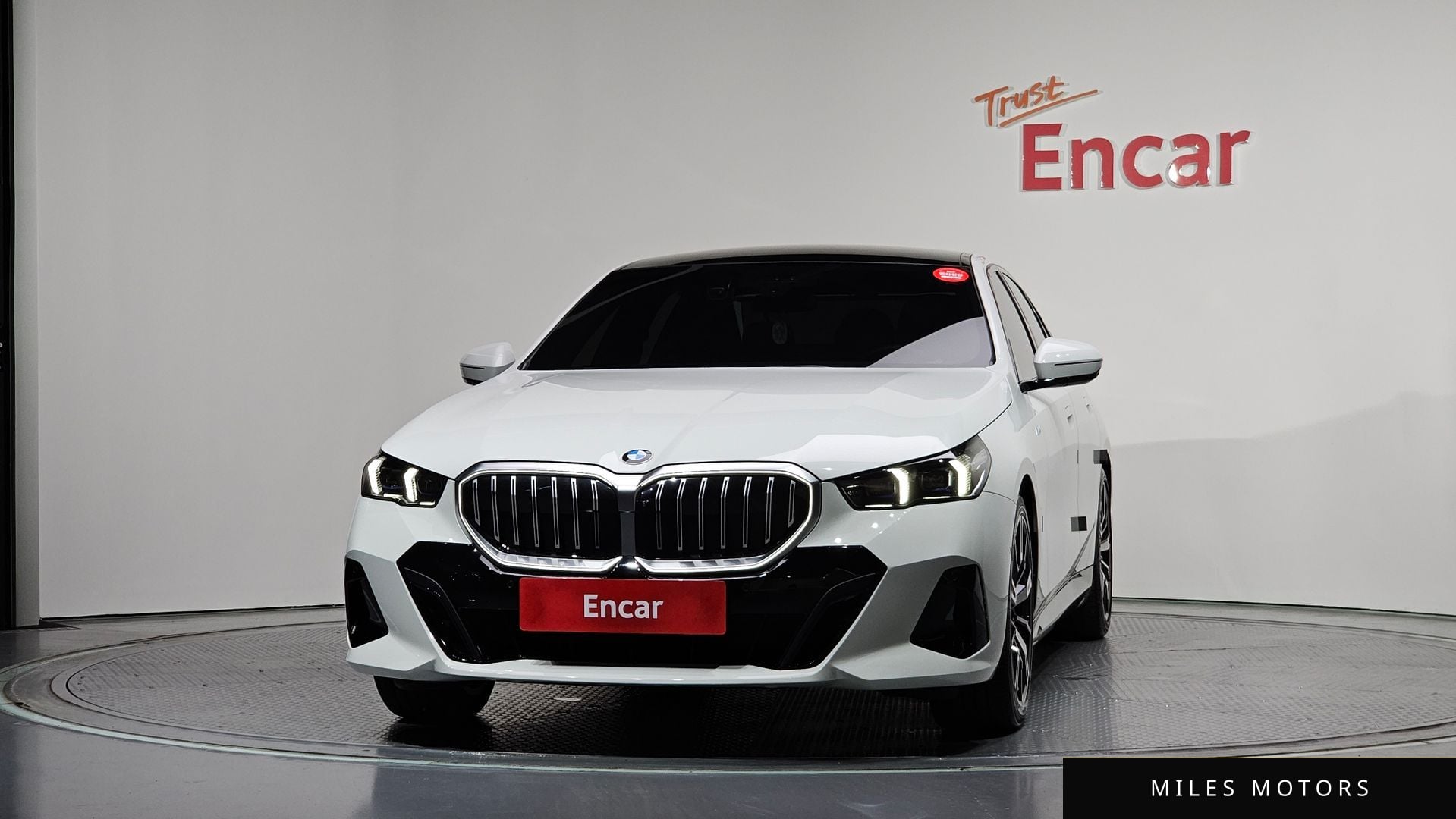 BMW 5 Series (G60) 2024 — миниатюра 3