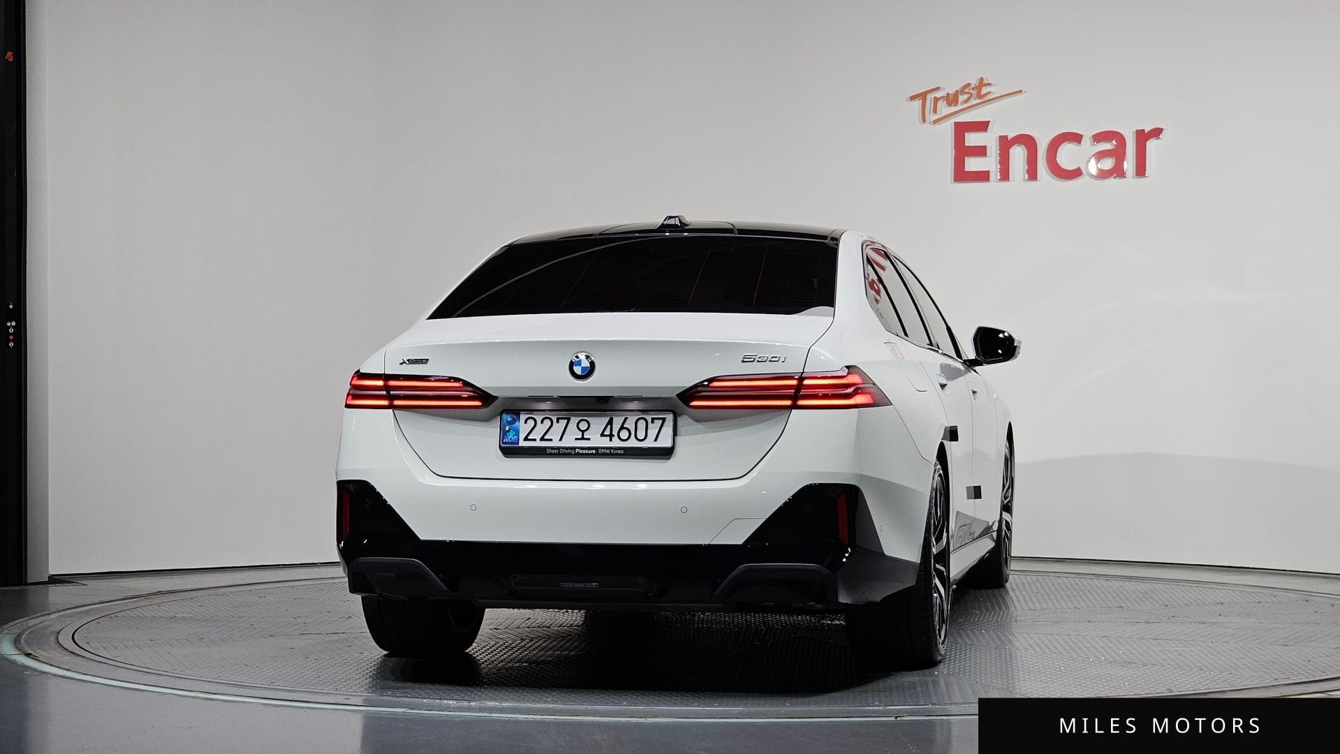 BMW 5 Series (G60) 2024 — миниатюра 4
