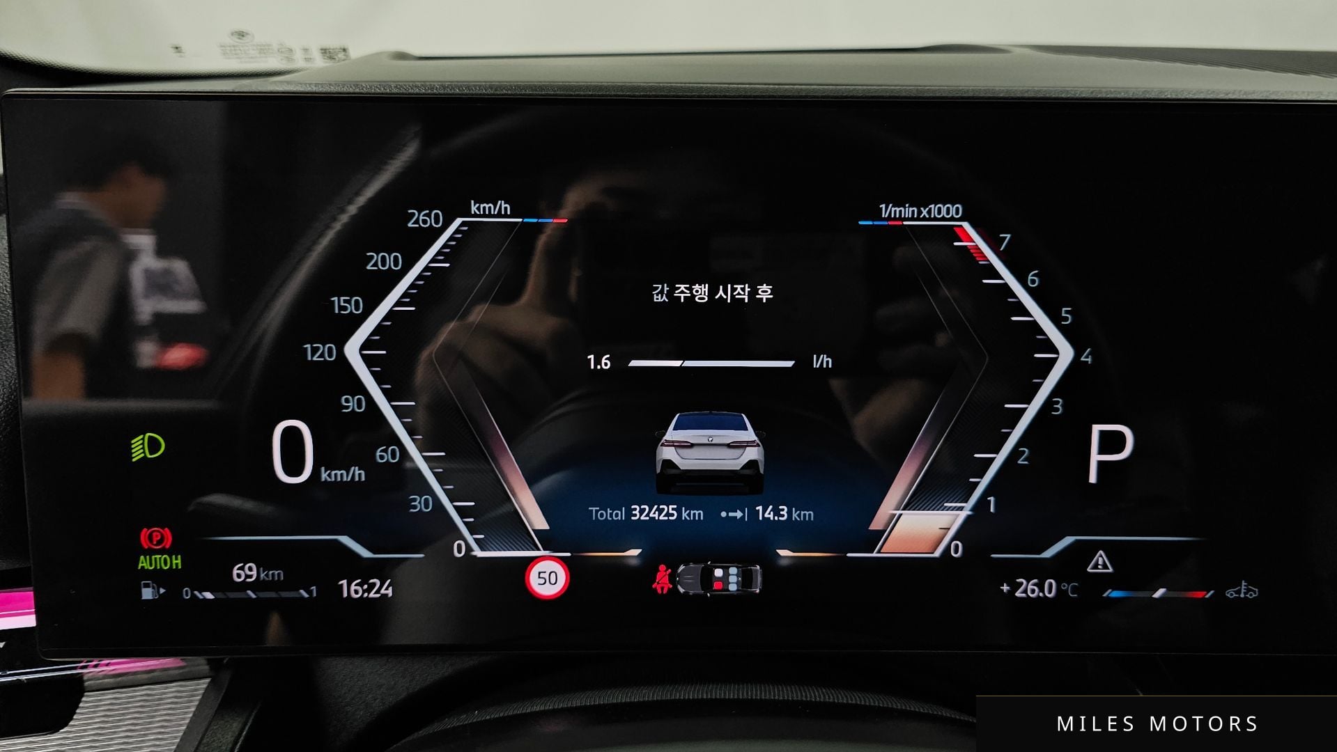 BMW 5 Series (G60) 2024 — миниатюра 11