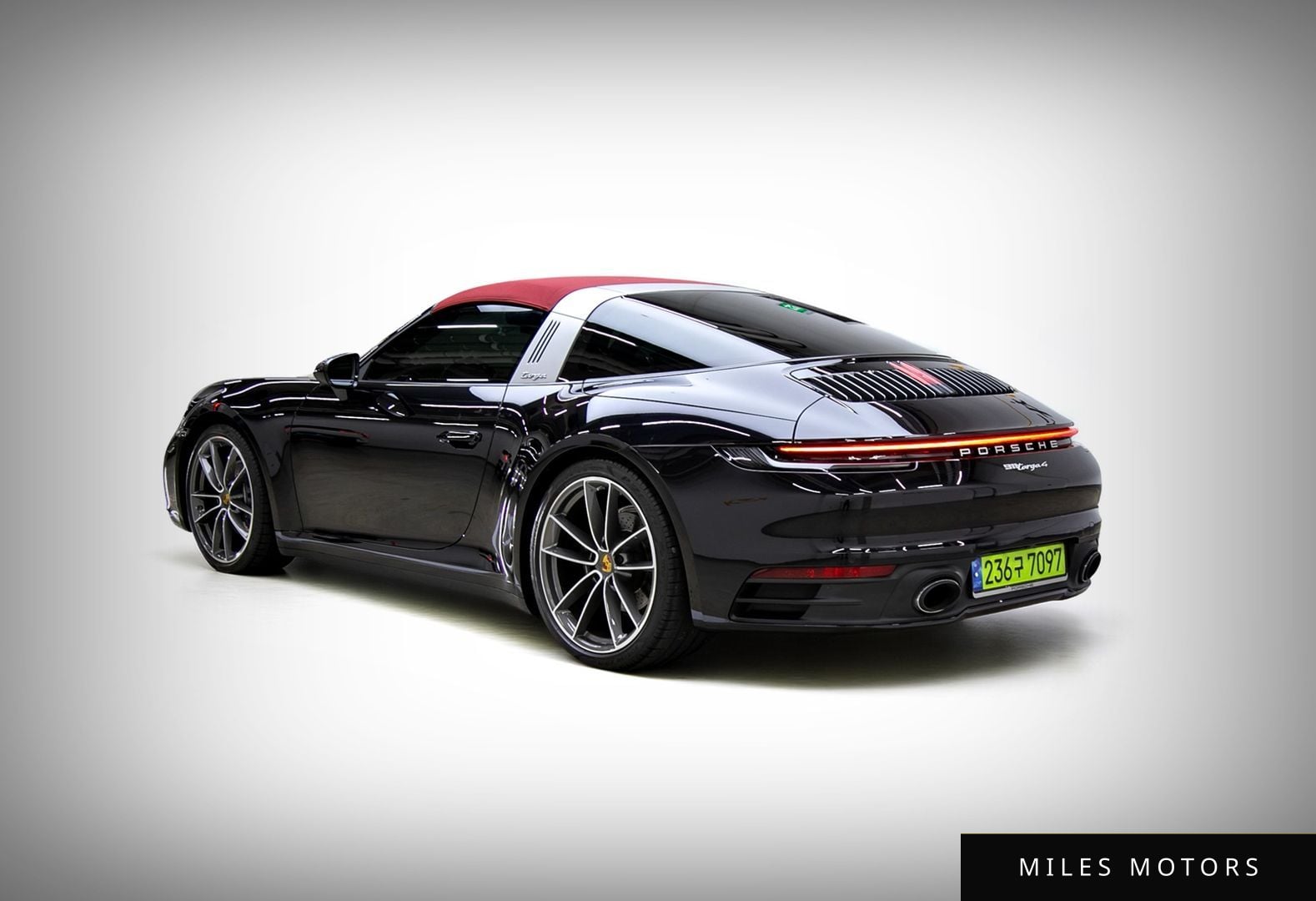 Porsche 911 (992) 2024 — миниатюра 4