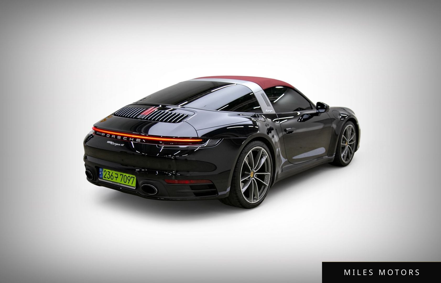 Porsche 911 (992) 2024 — миниатюра 5