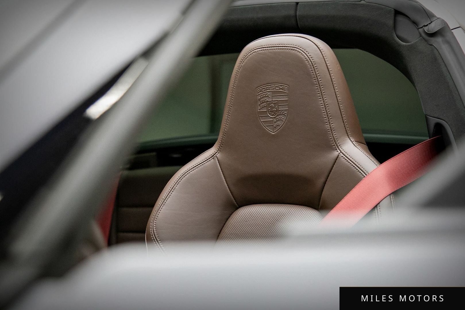 Porsche 911 (992) 2024 — миниатюра 11