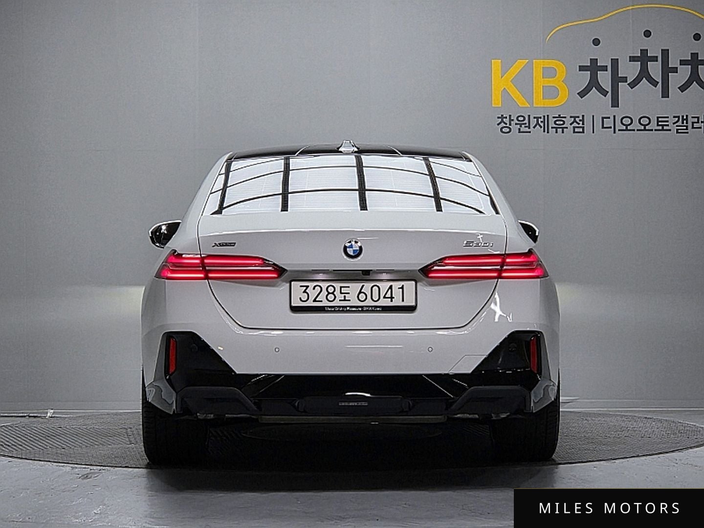 BMW 5 Series (G60) 2026 — миниатюра 4