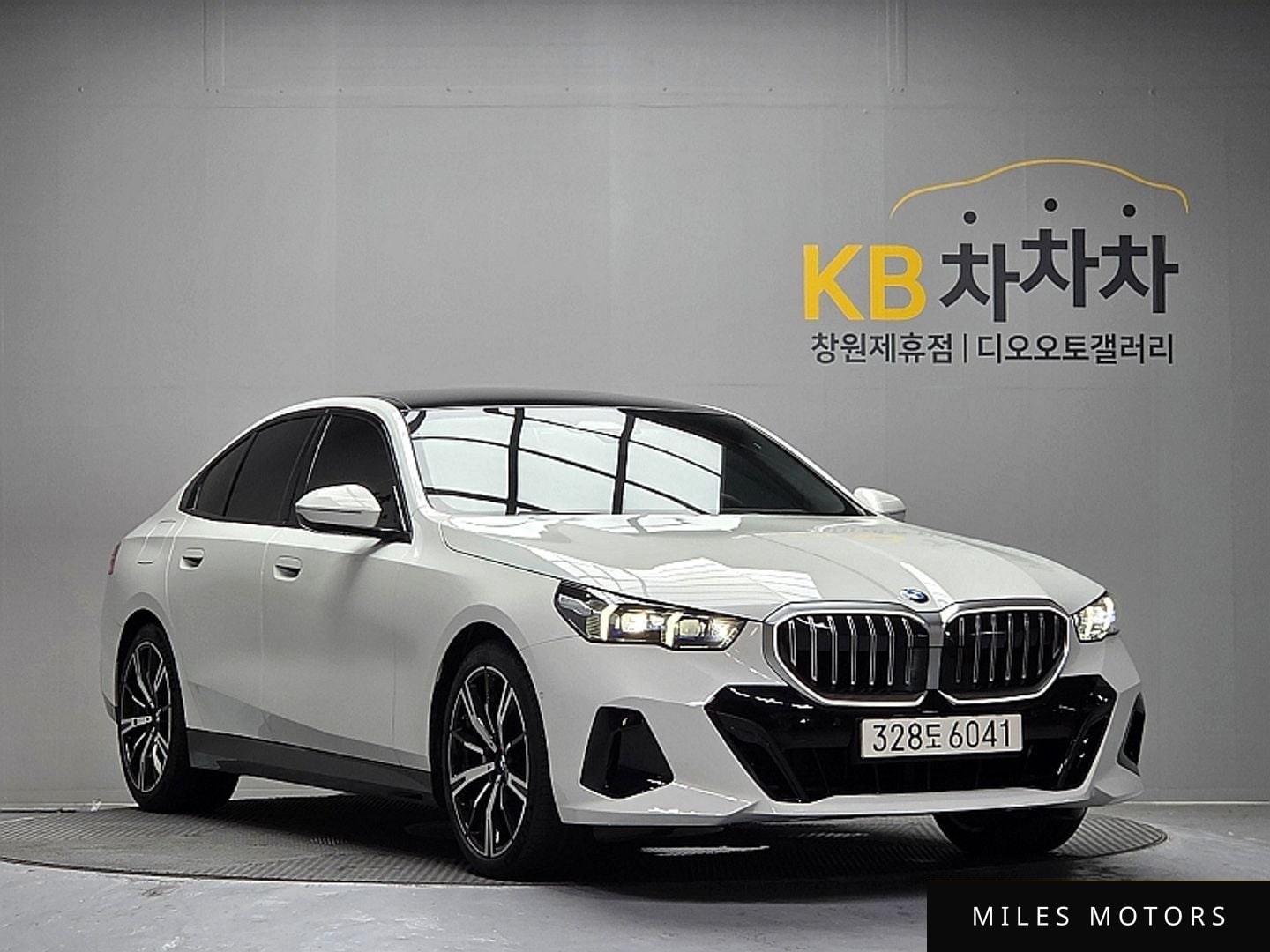 BMW 5 Series (G60) 2026 — миниатюра 5