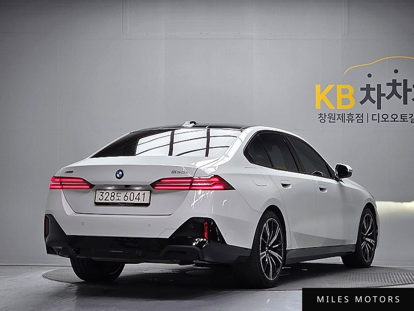 BMW 5 Series (G60) 2026 — миниатюра 6