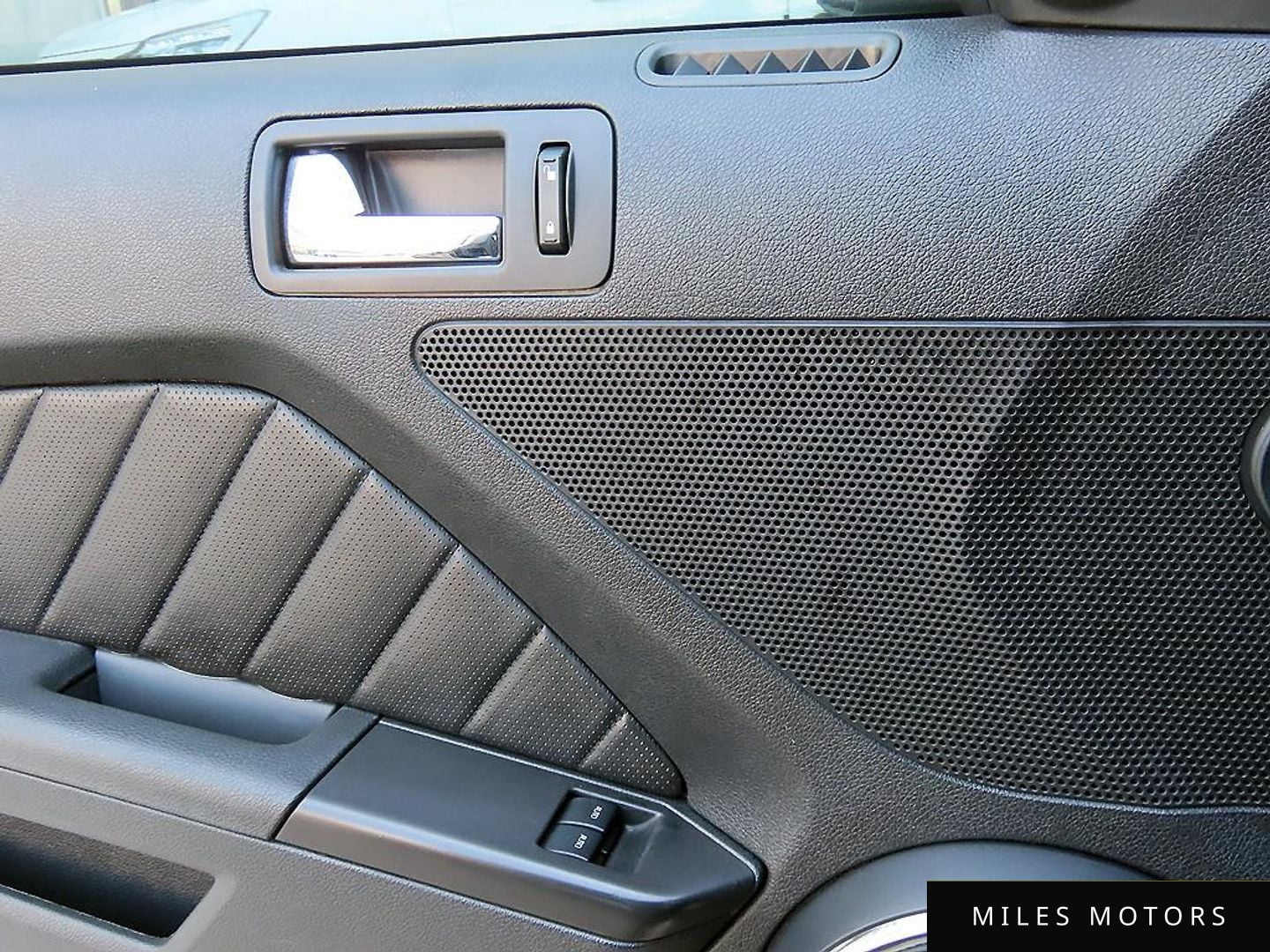 Ford Mustang 2011 — миниатюра 11