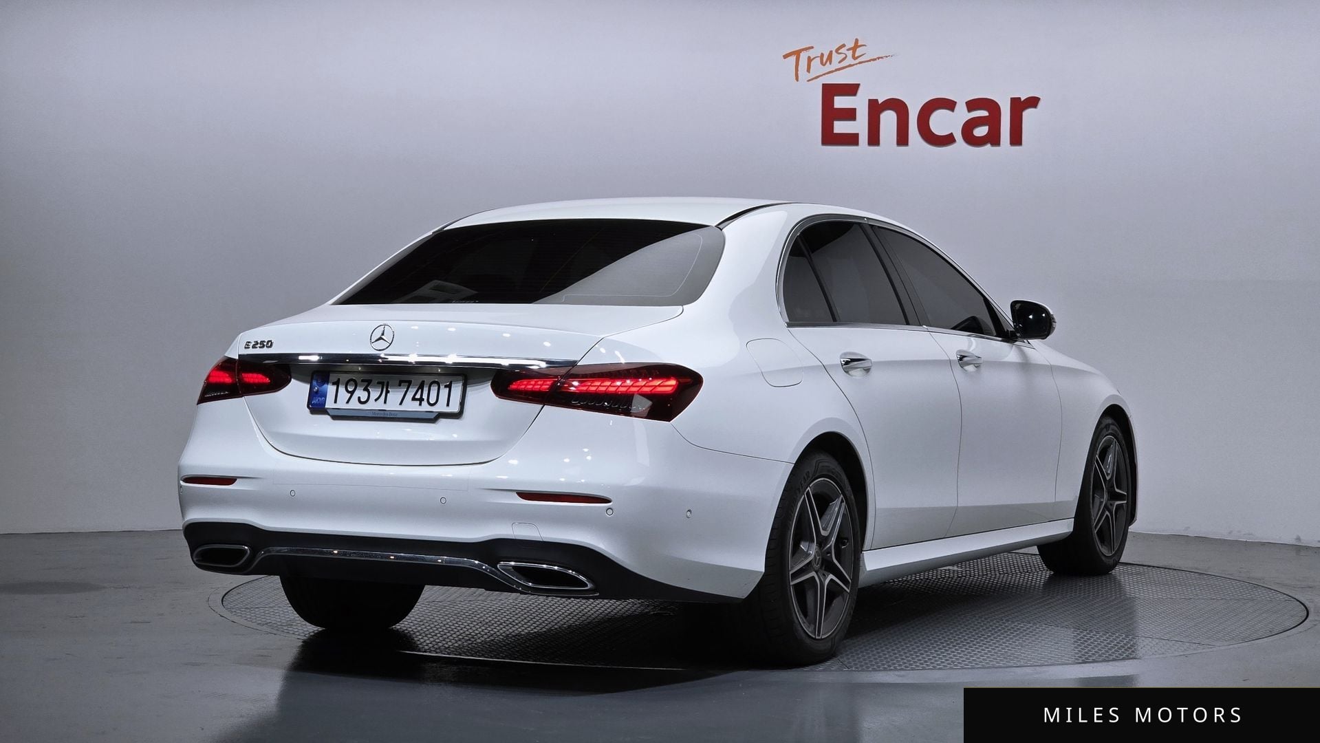 Mercedes-Benz E-Class W213 2023 — миниатюра 2