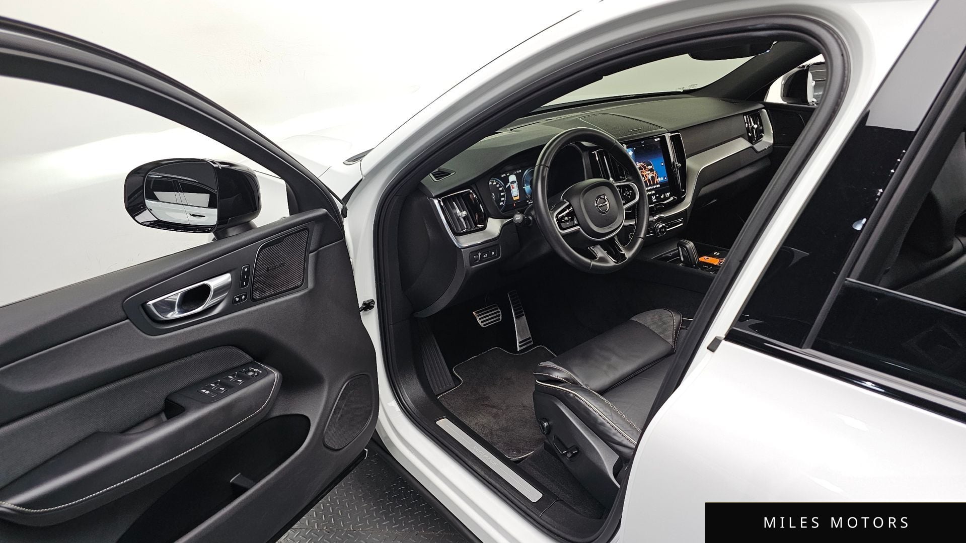 Volvo XC60 2021 — миниатюра 12