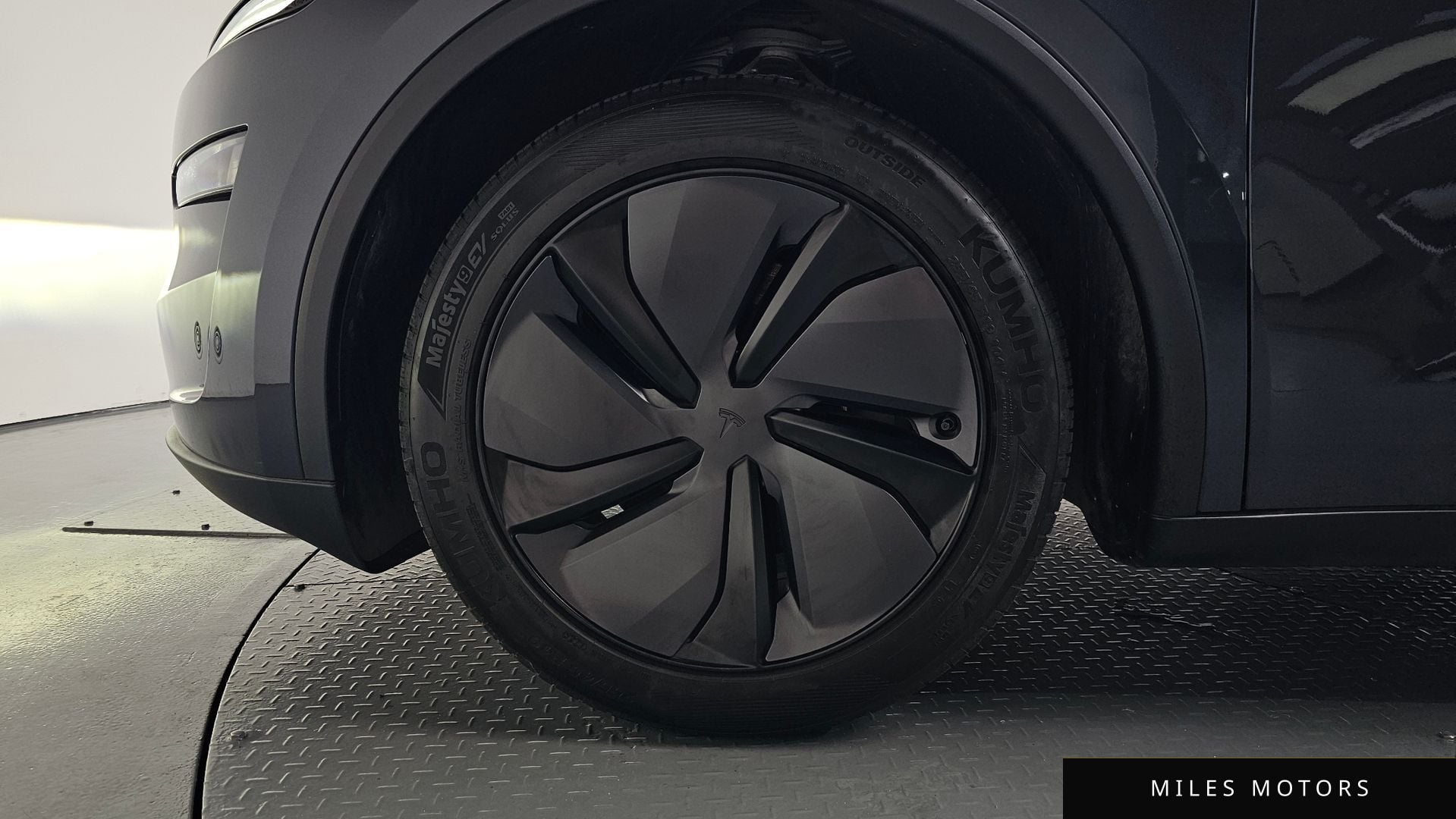 Tesla Model Y 2025 — миниатюра 4