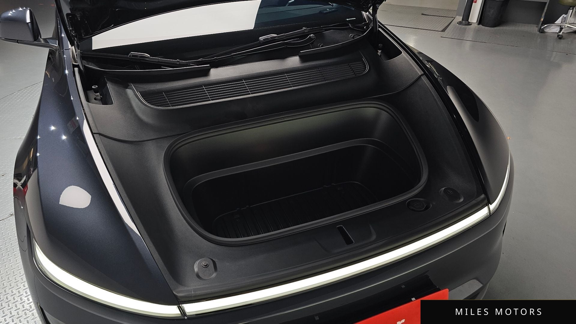Tesla Model Y 2025 — миниатюра 5