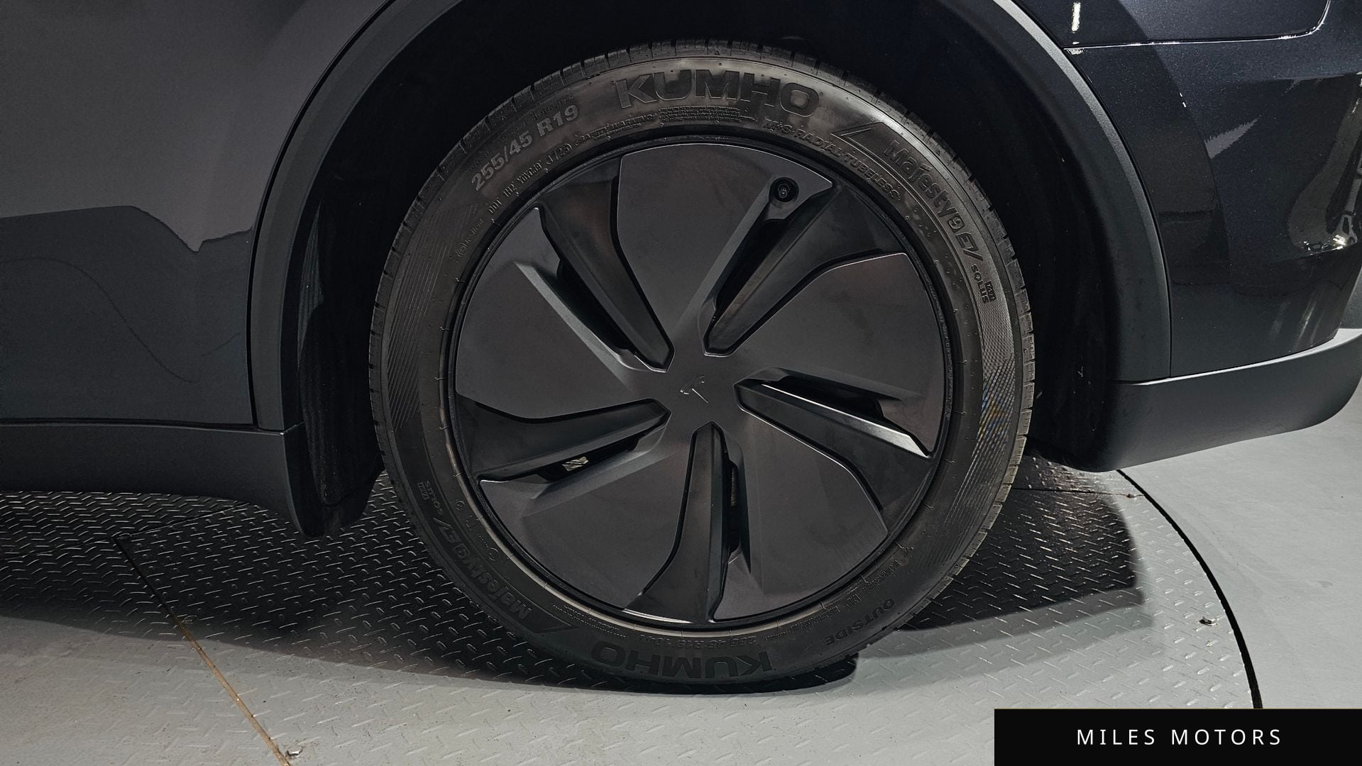 Tesla Model Y 2025 — миниатюра 6