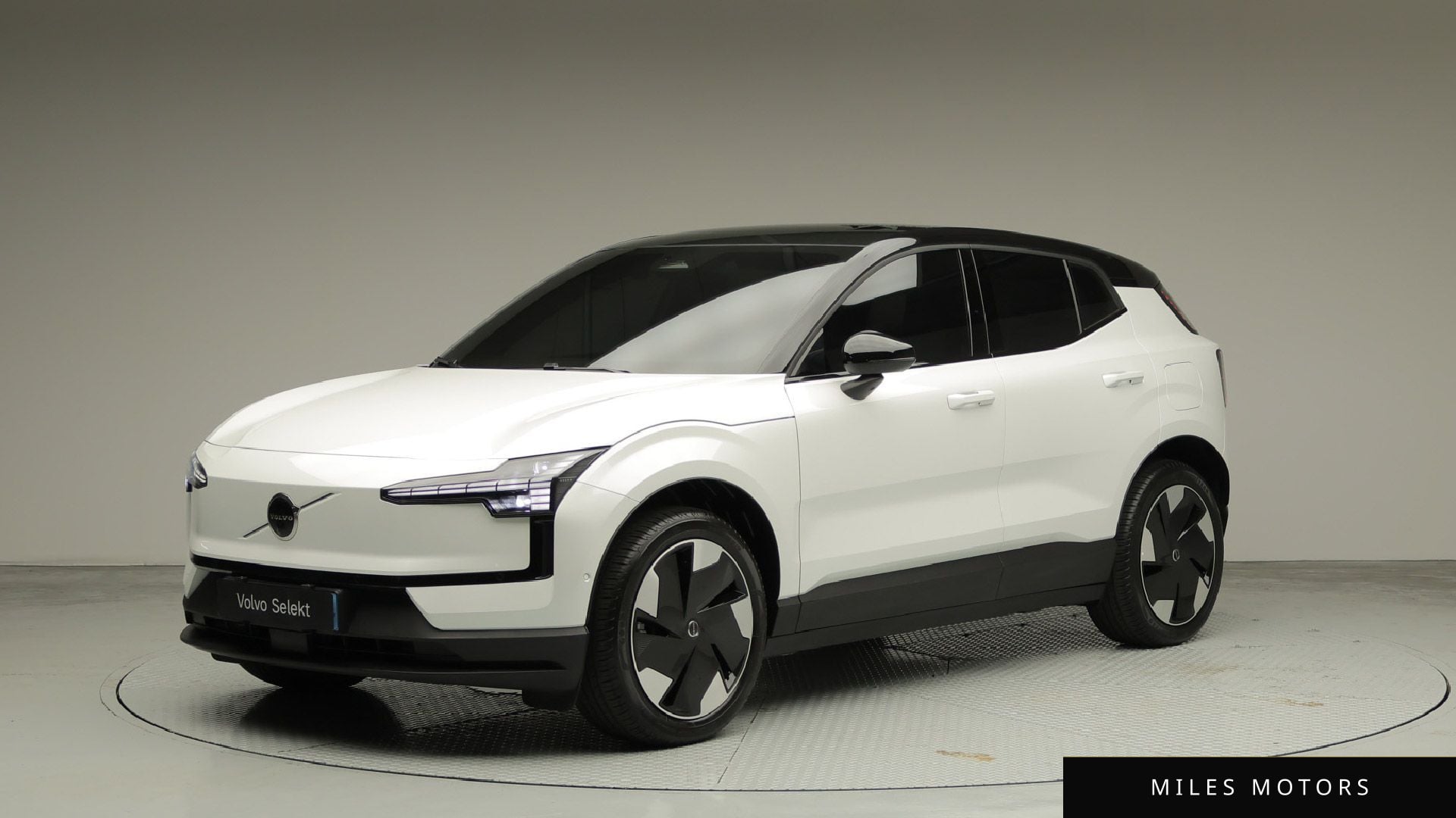 Volvo EX30 2026 — фото 1 из 12
