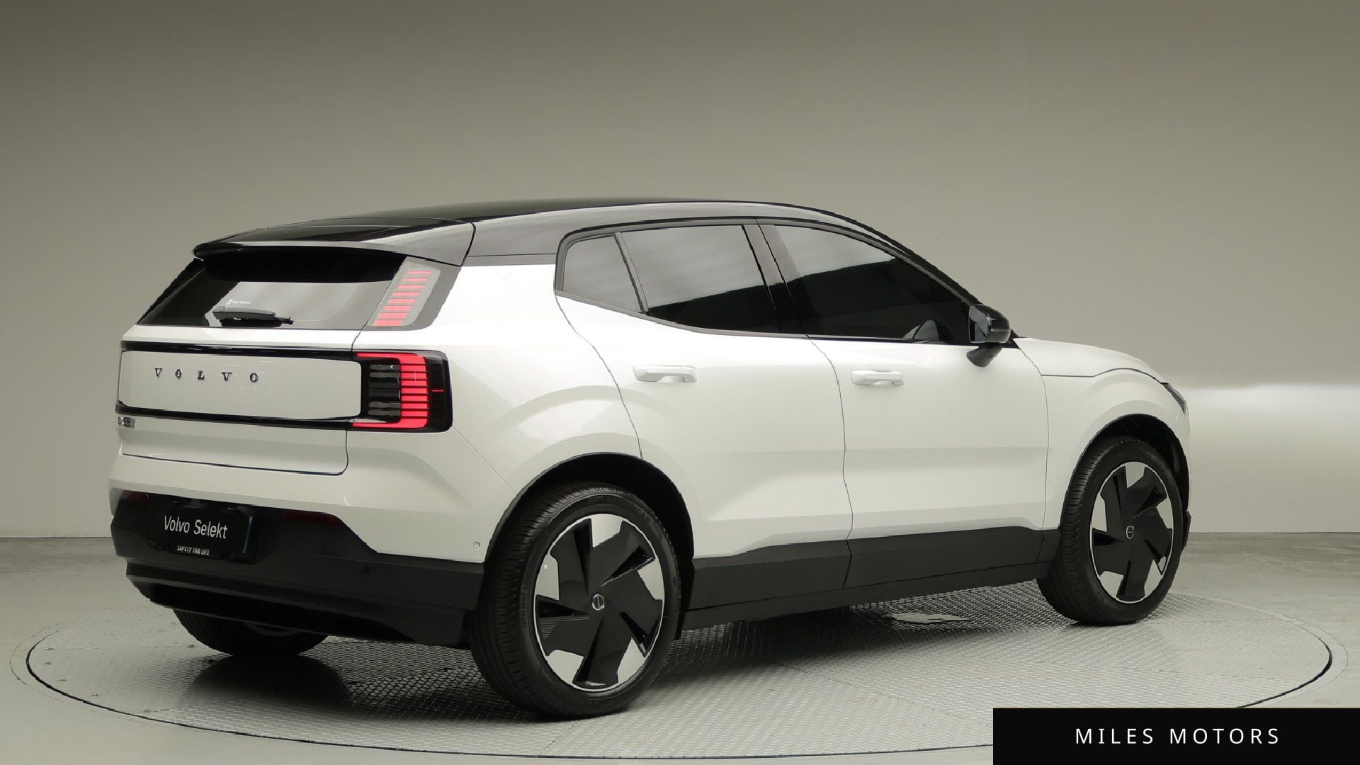 Volvo EX30 2026 — миниатюра 2