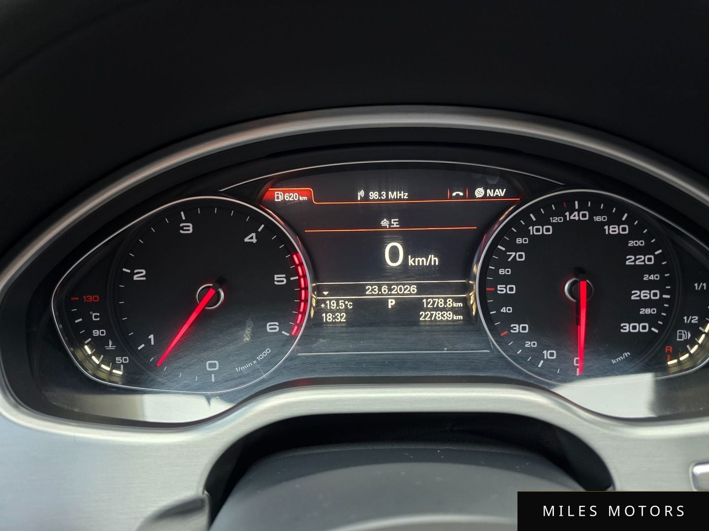 Audi A8 2013 — миниатюра 9