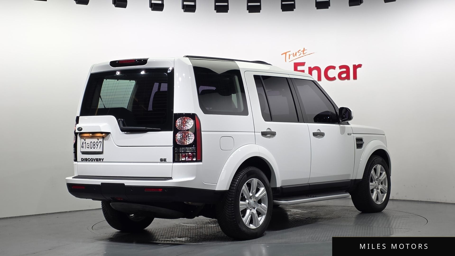 Land Rover Discovery 2016 — миниатюра 2